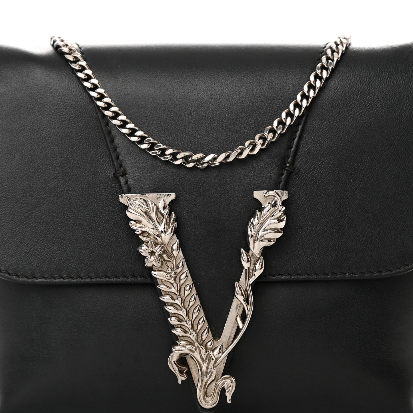 Vitello Virtus Chain Clutch Black