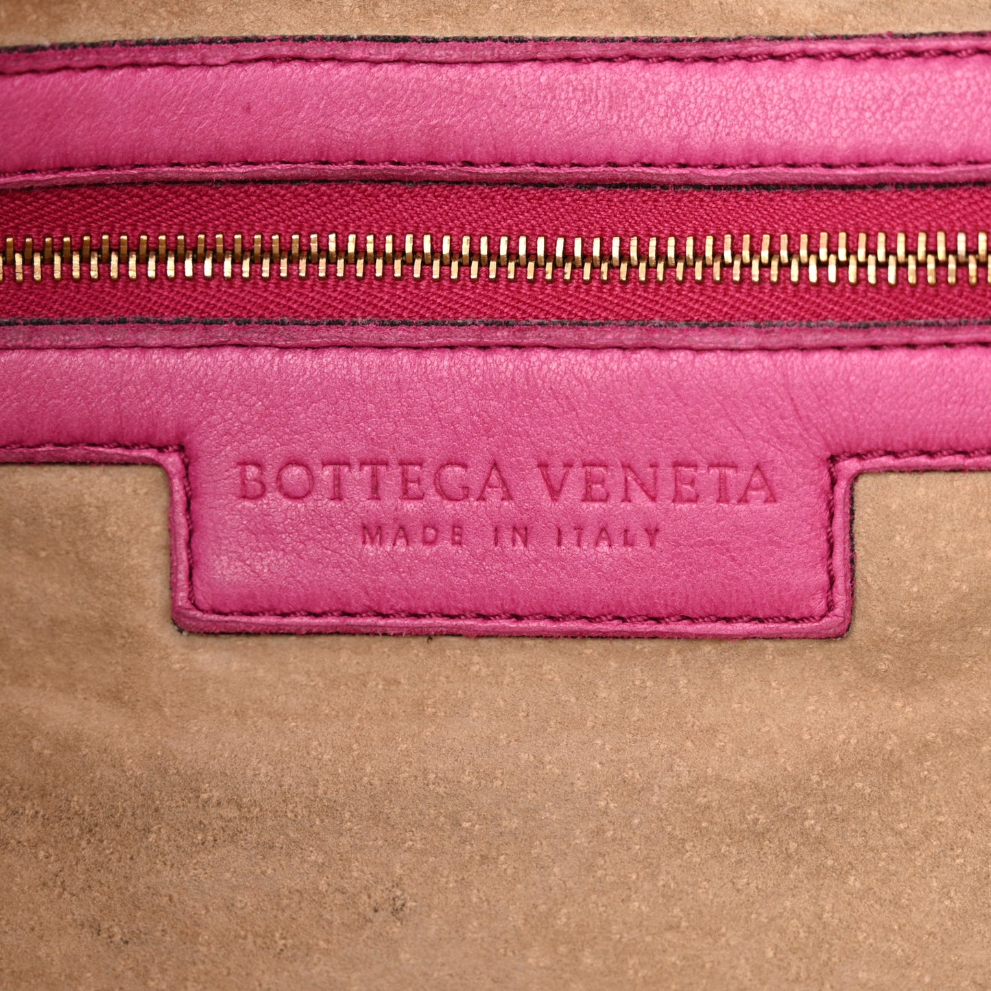 Nappa Intrecciato Medium Veneta Hobo Fuchsia
