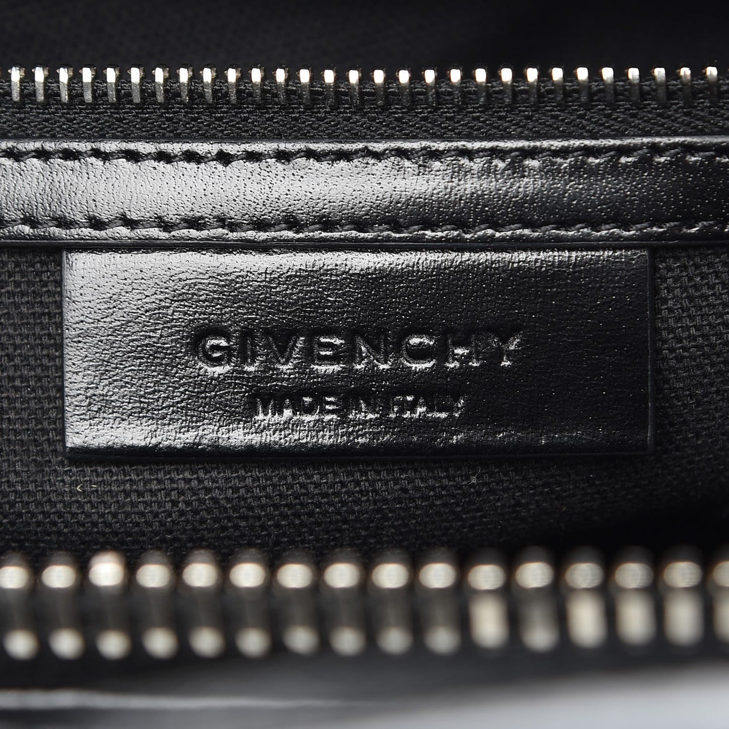 Shiny Lord Calfskin Medium Antigona Black