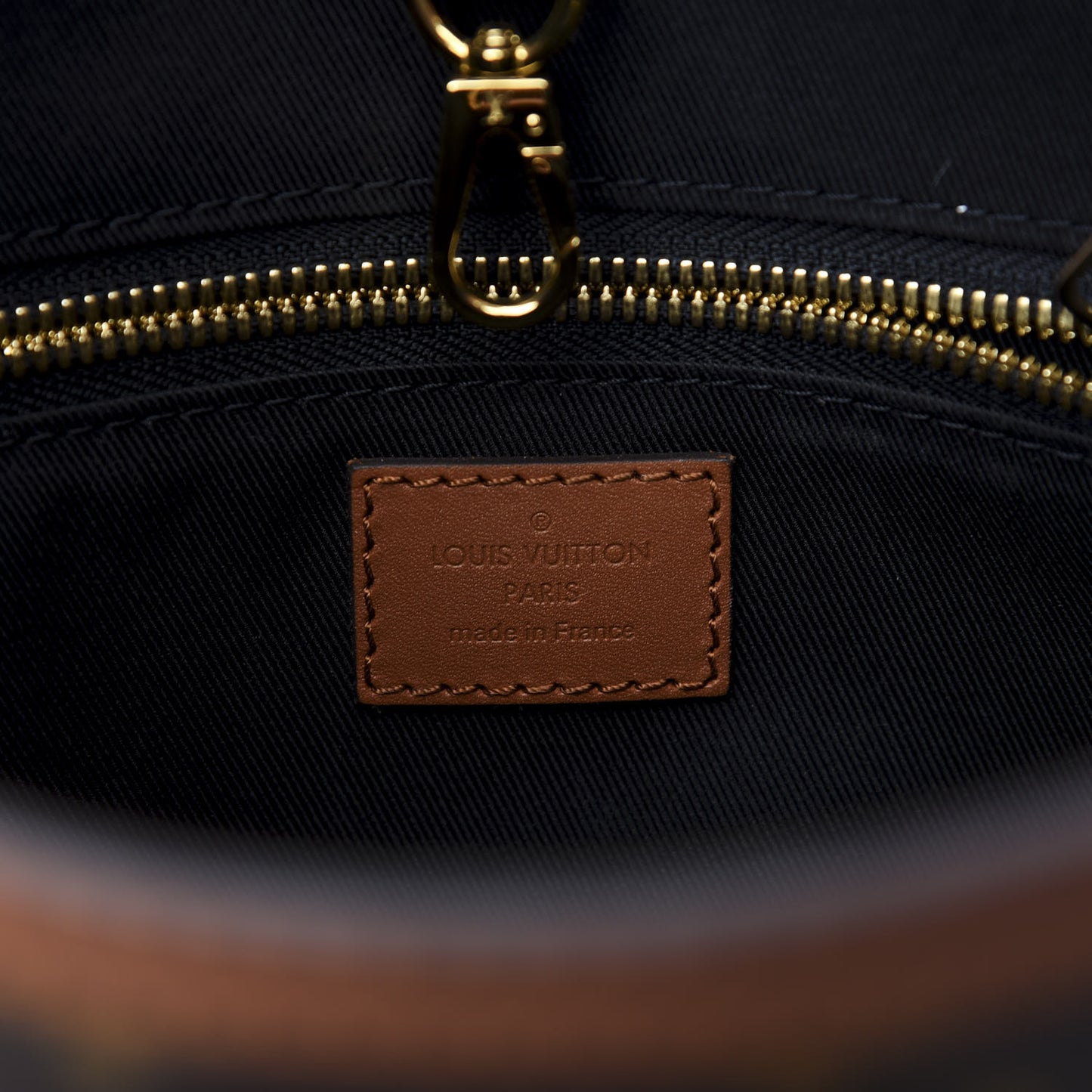 Reverse Monogram Dauphine Hobo MM