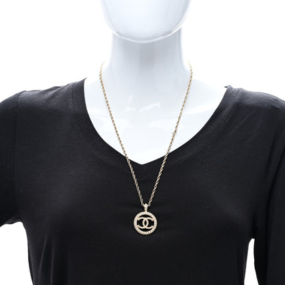 Chanel Pearl CC Round Pendant Necklace Gold 3 of 4