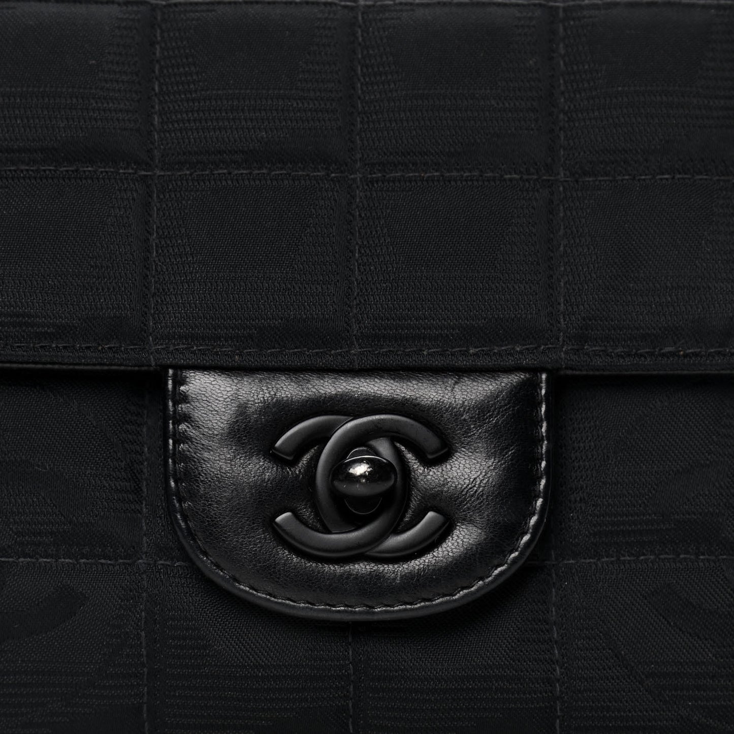 Nylon Travel East West Flap Black