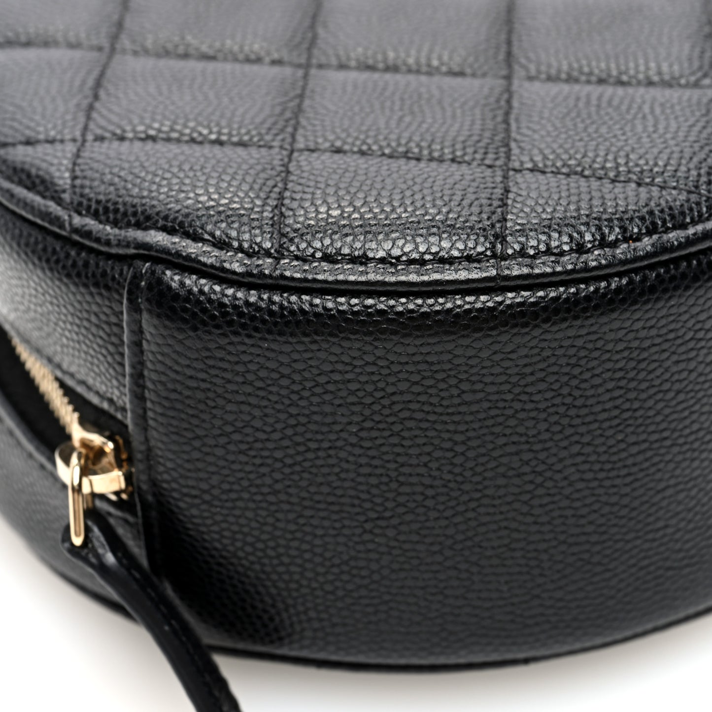 Caviar Quilted Round Clutch With Chain Black