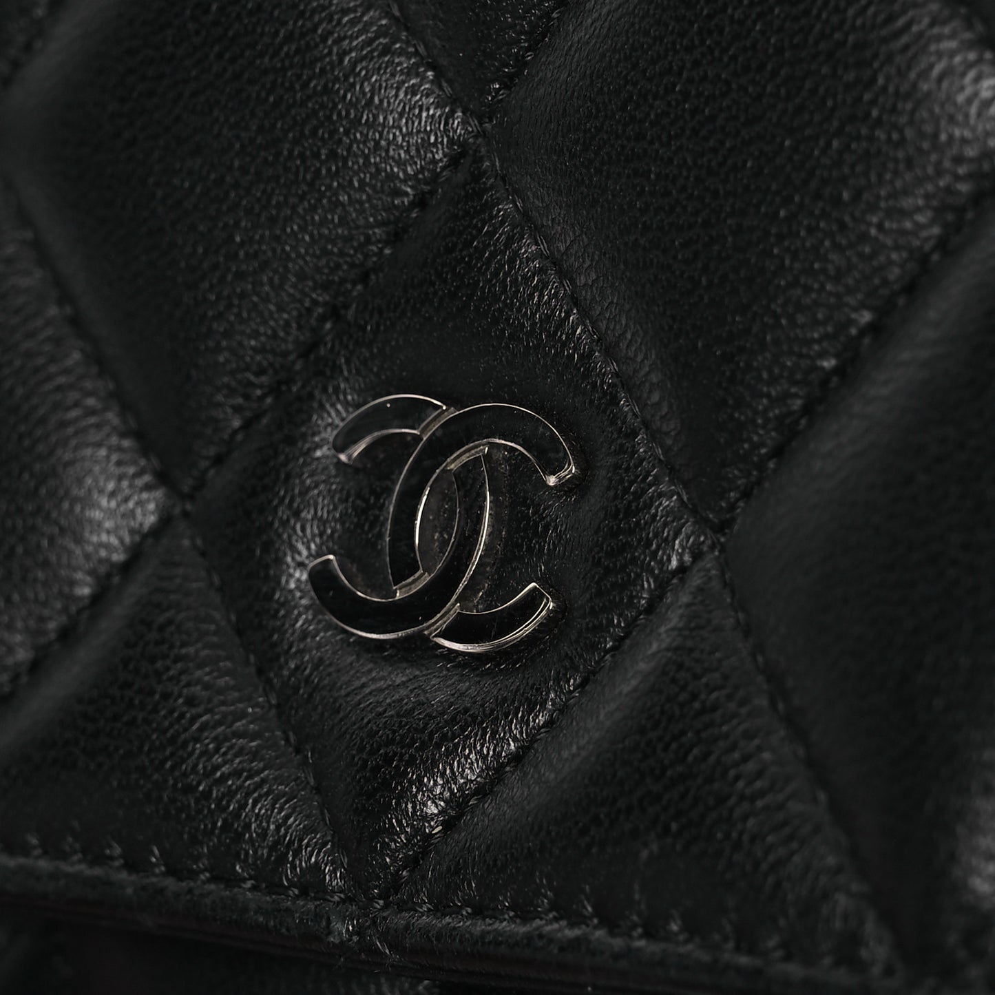 Lambskin Quilted Wallet On Chain WOC Black