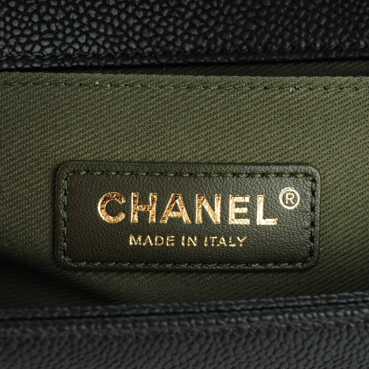 Caviar Quilted Medium Boy Flap Black