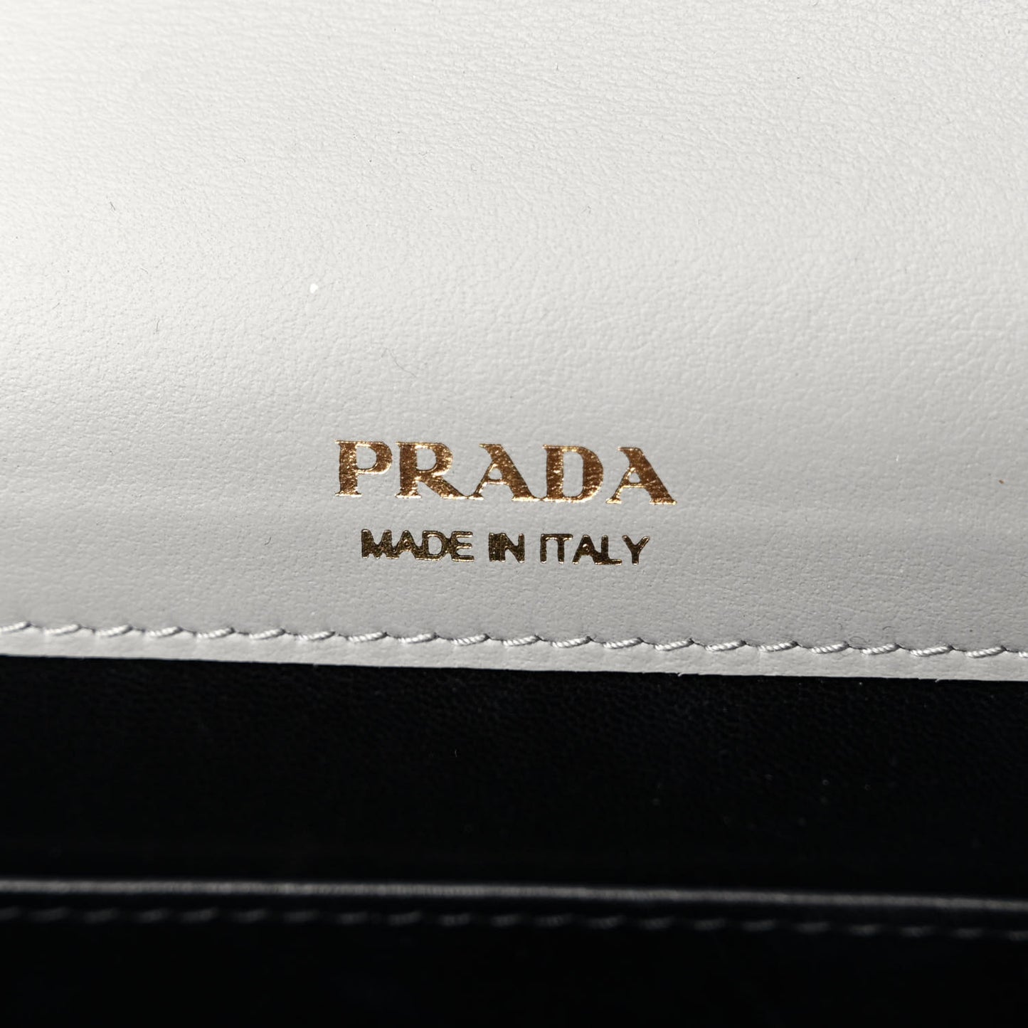 City Calfskin Saffiano Envelope Flap With Chain Nube