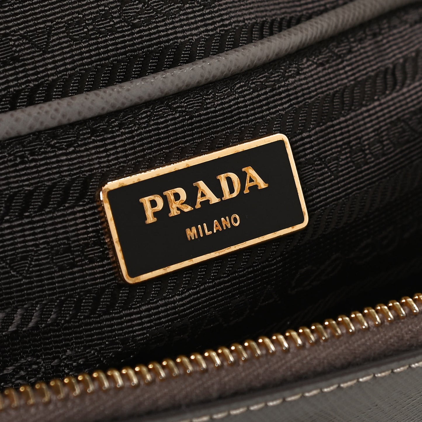 Saffiano Medium Galleria Double Zip Tote Argilla