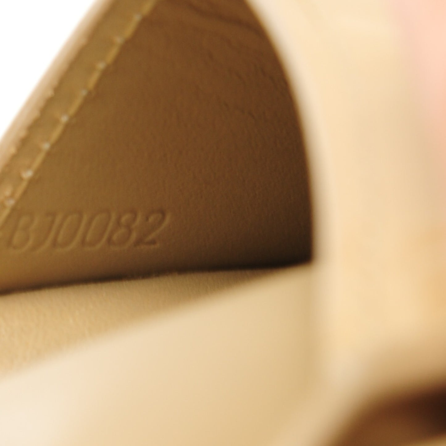 Vernis Ludlow Wallet Beige