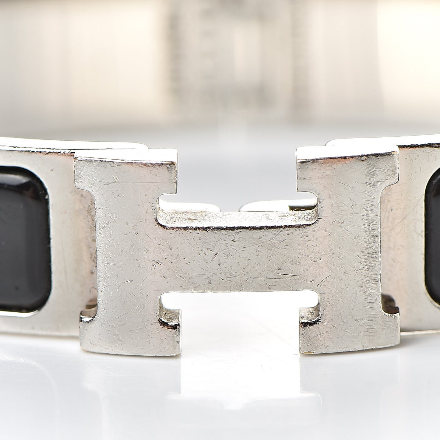 Enamel Narrow Clic Clac H Bracelet PM Black