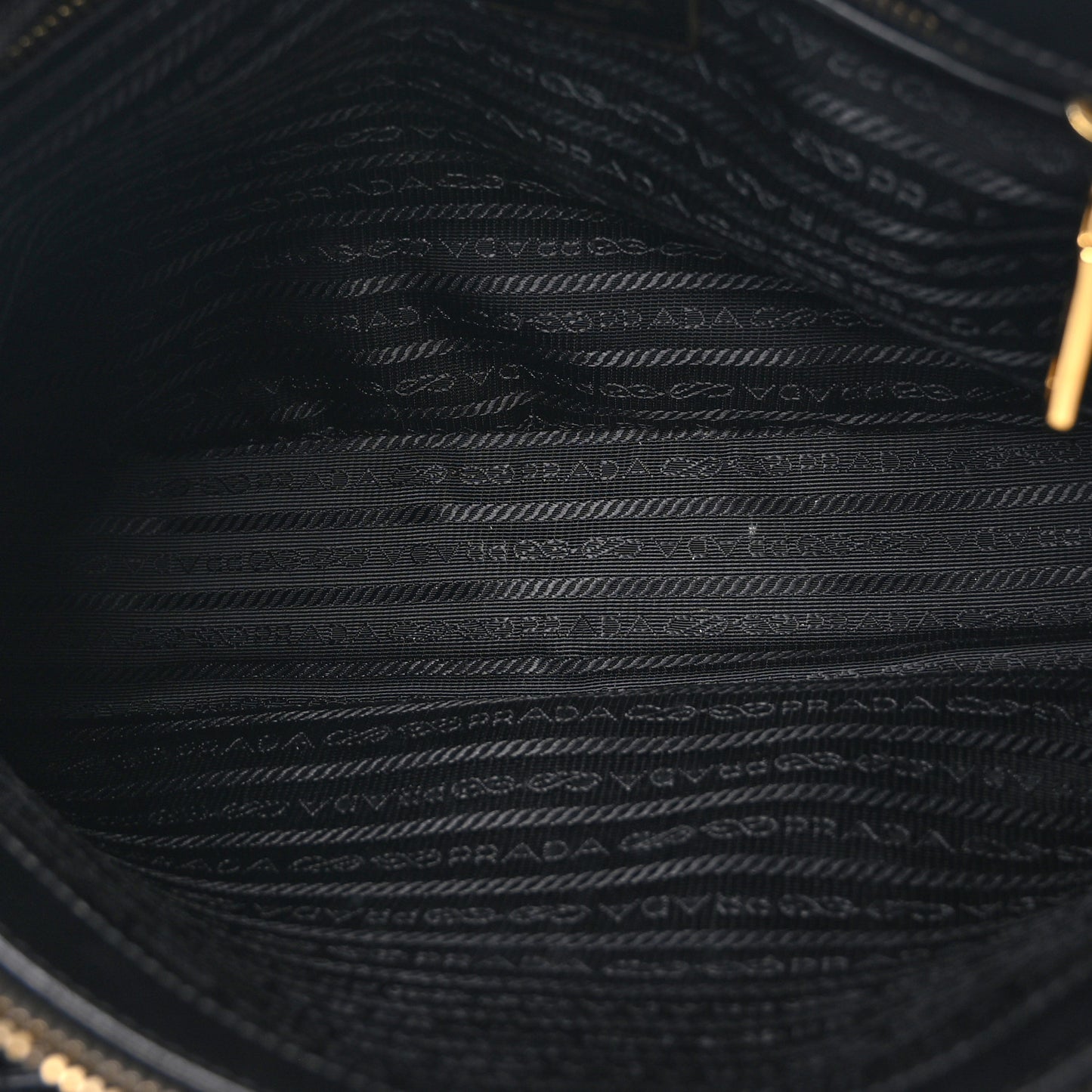 Saffiano Medium Galleria Double Zip Tote Black