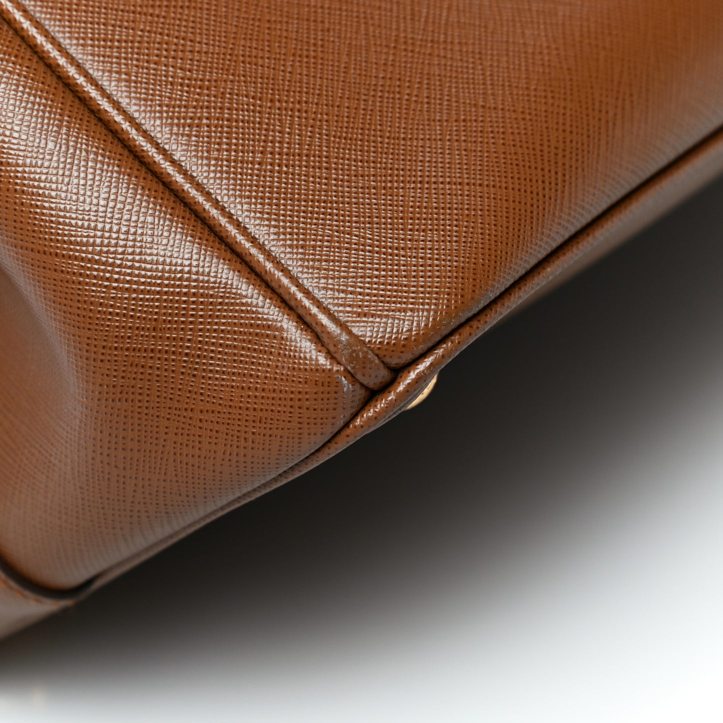 Saffiano Medium Galleria Double Zip Tote Cannella