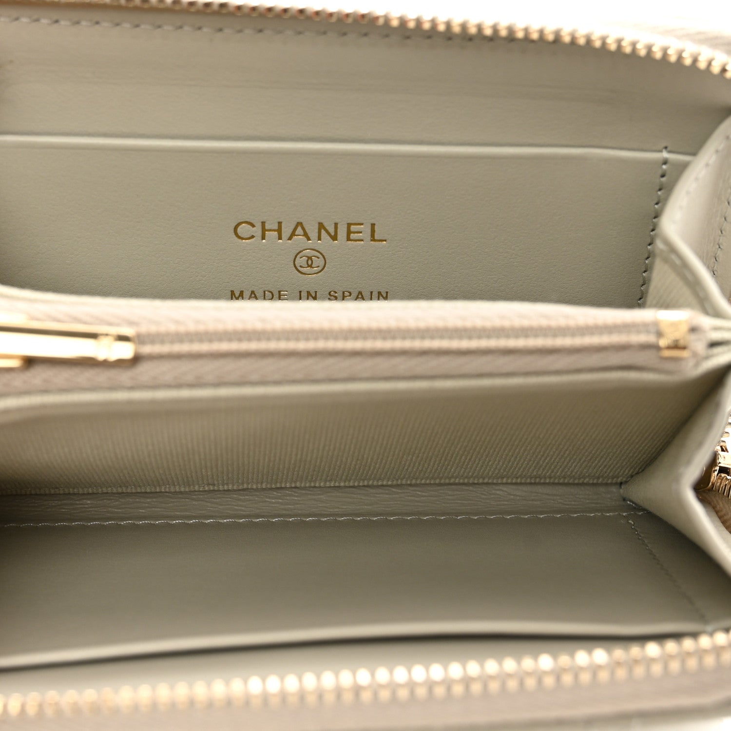 Chanel Caviar Quilted Zipped Coin Purse White 5 of 8