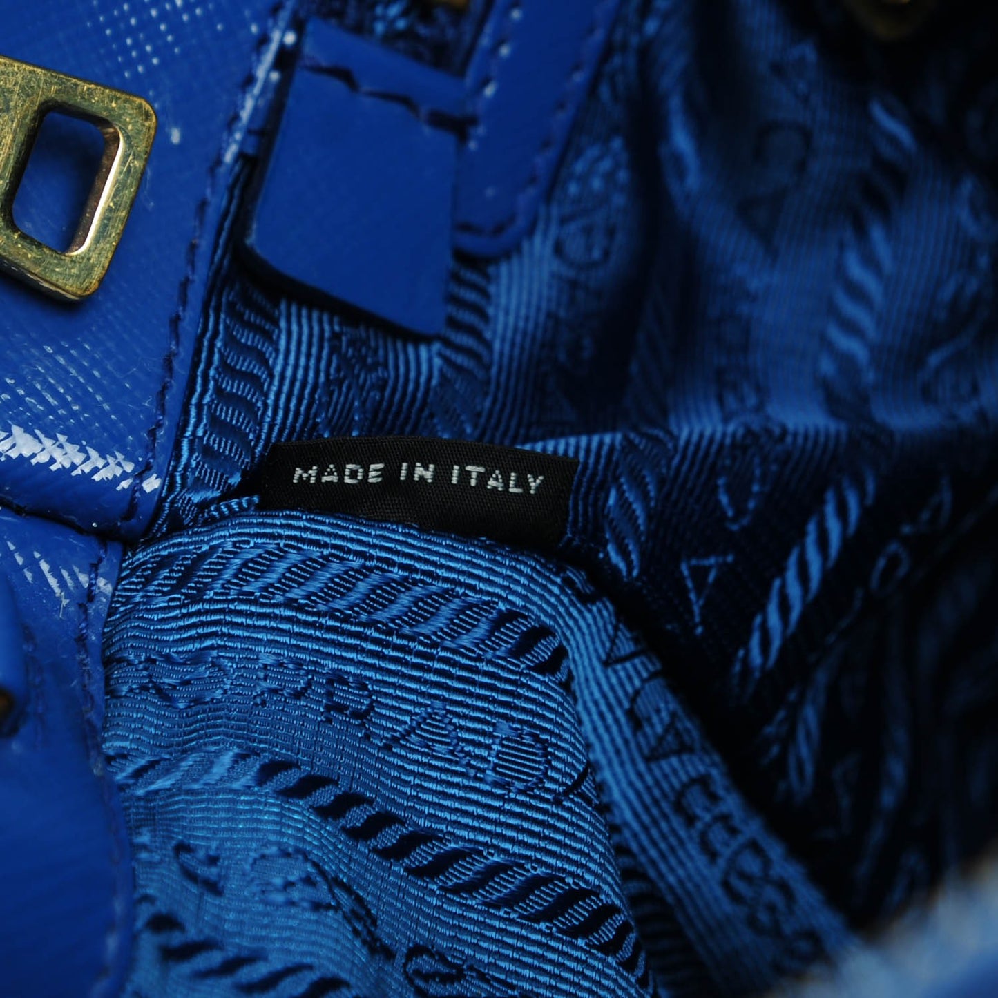 Saffiano Vernice Medium Galleria Double Zip Tote Azzurro