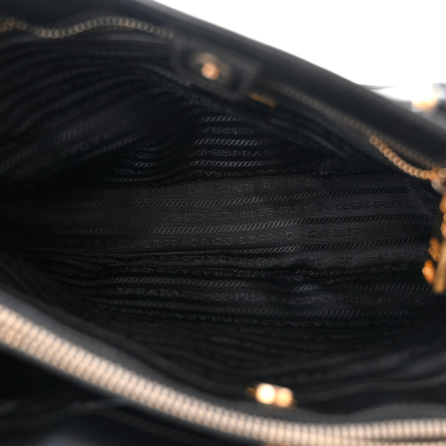 Saffiano Medium Galleria Double Zip Tote Black