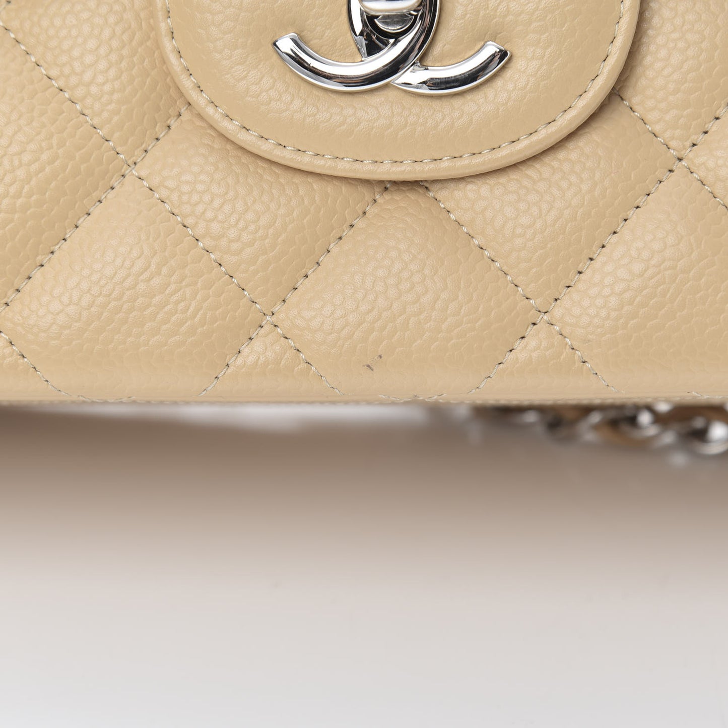 Caviar Quilted Jumbo Double Flap Beige Clair