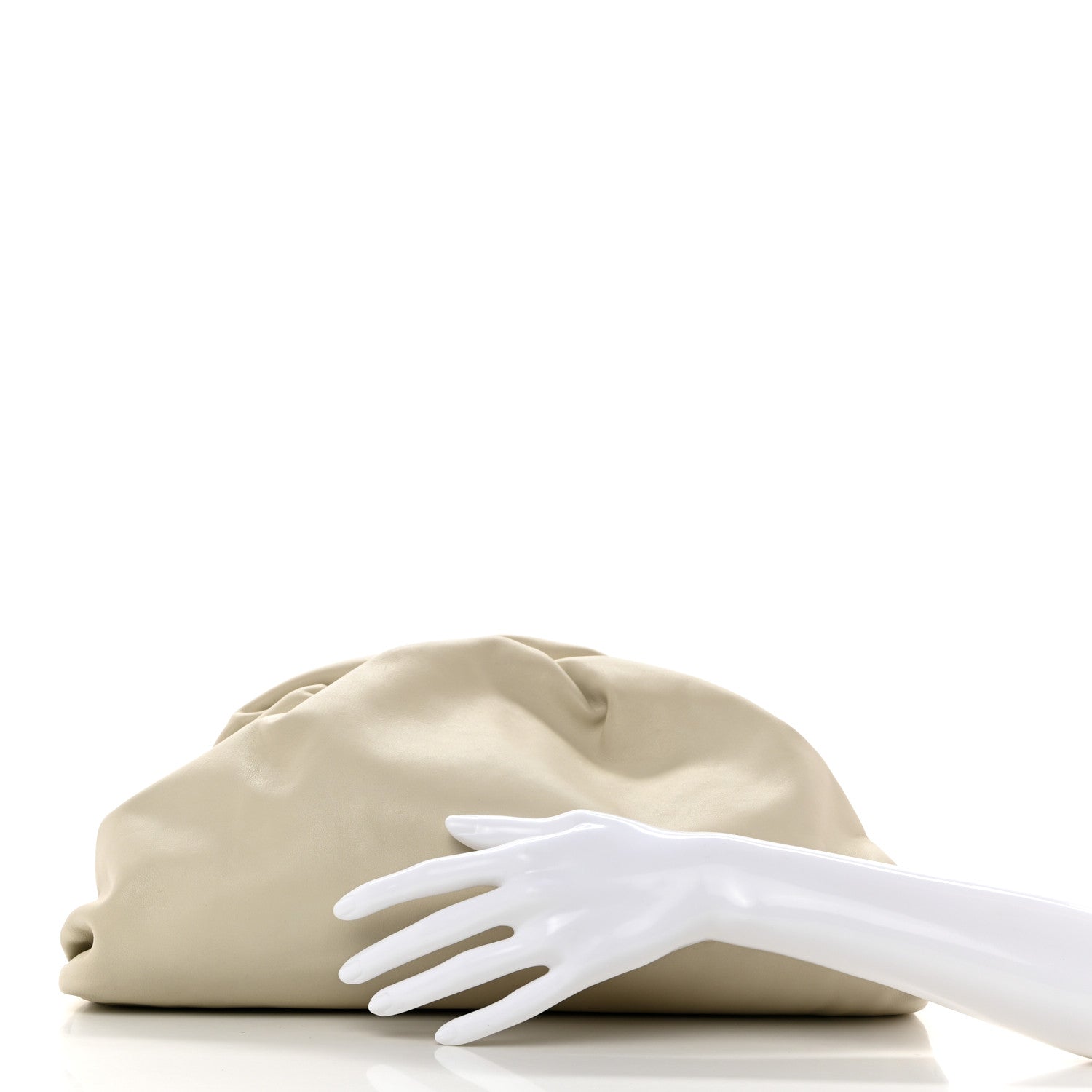 Bottega Veneta Smooth Butter Calf The Pouch Oversized Clutch Plaster 2 of 7