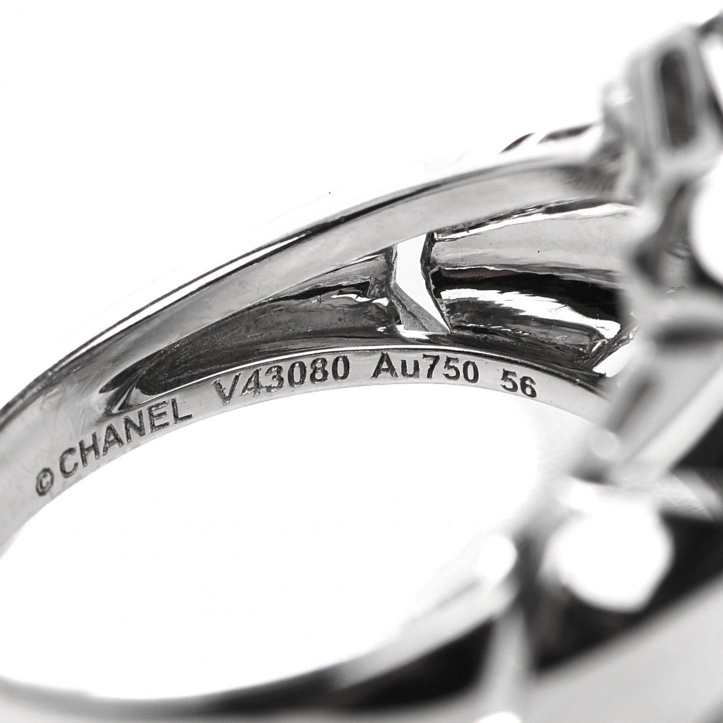 18K White Gold Diamond Sous Le Signe Du Lion Ring 54 7