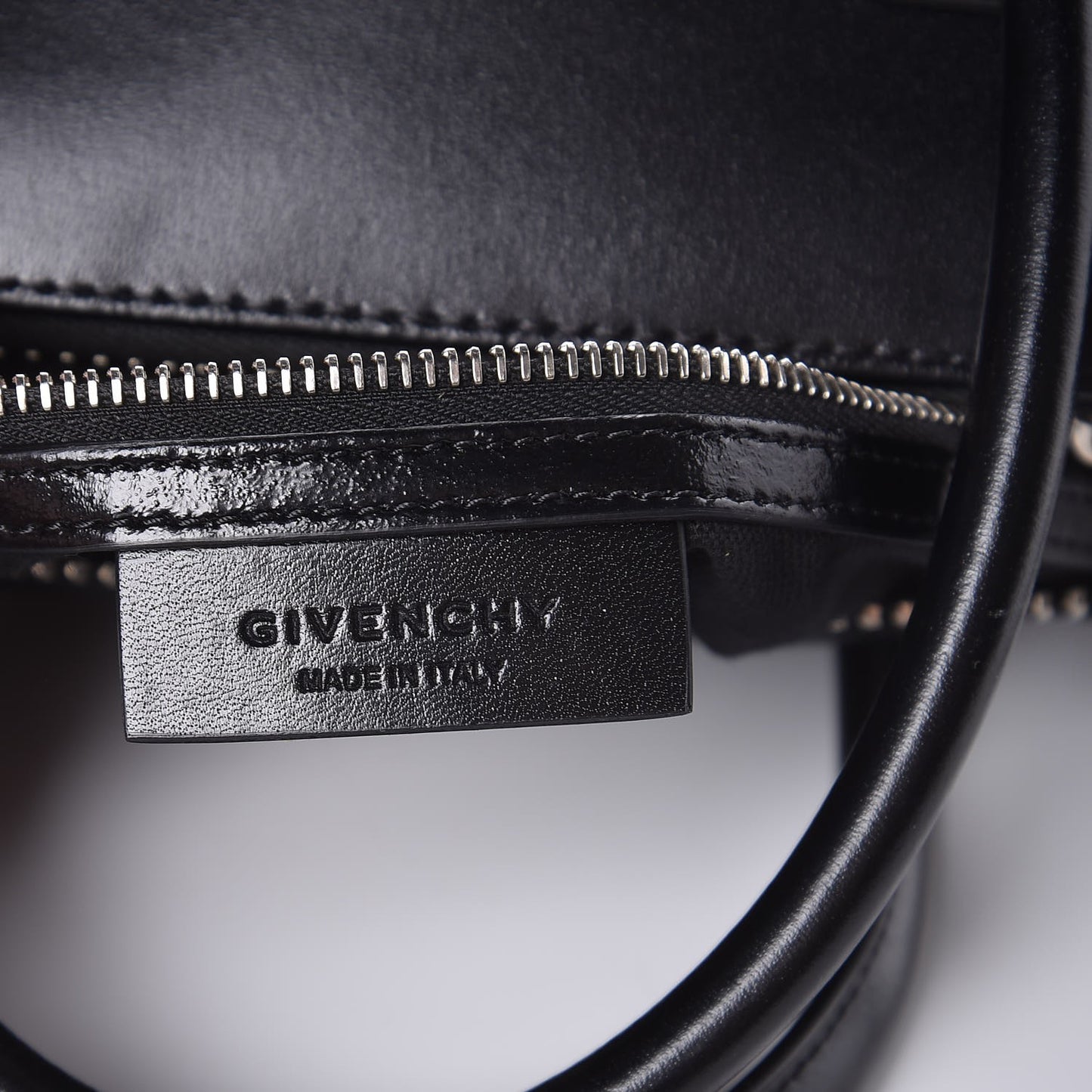 Shiny Lord Calfskin Small Antigona Black