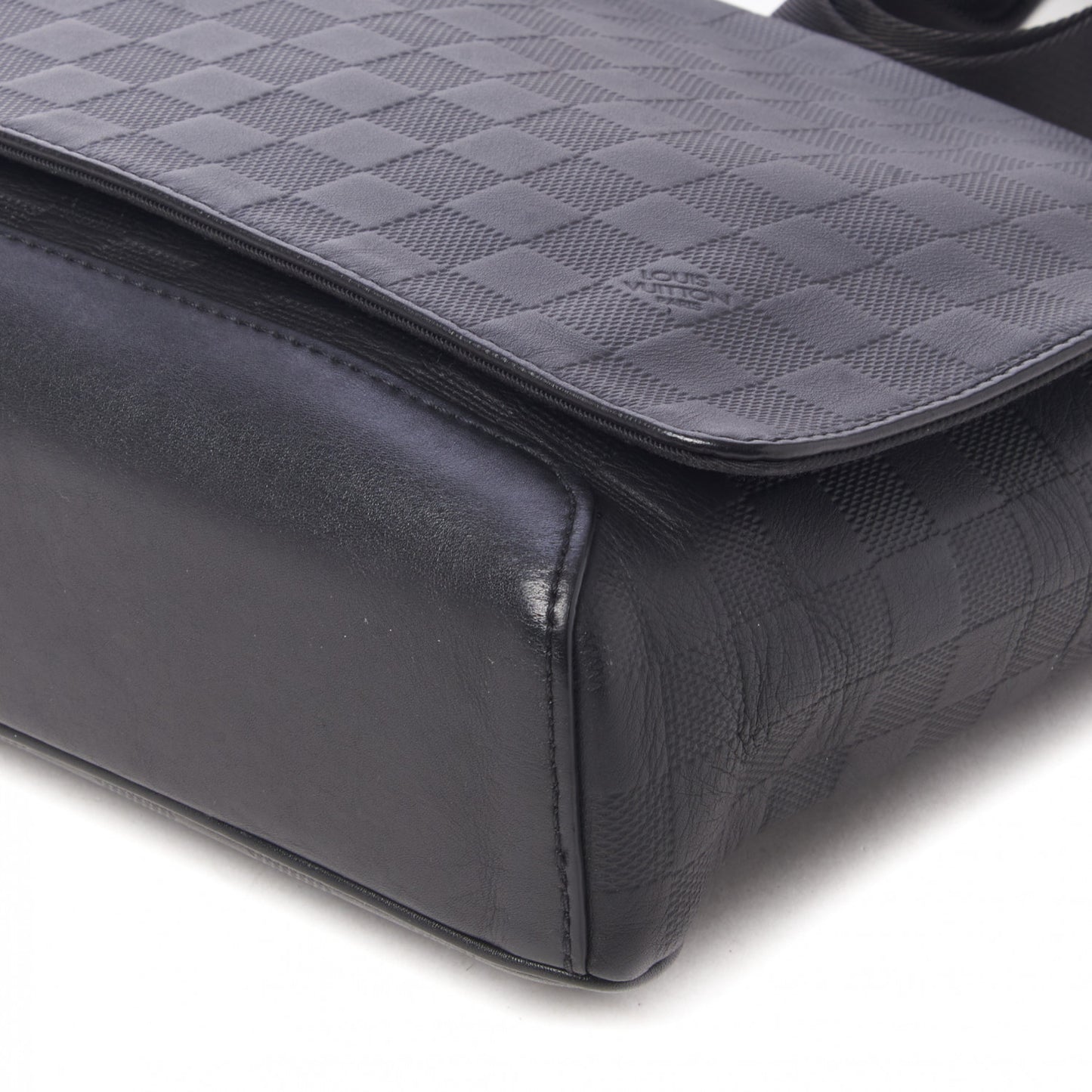Damier Infini District PM Onyx
