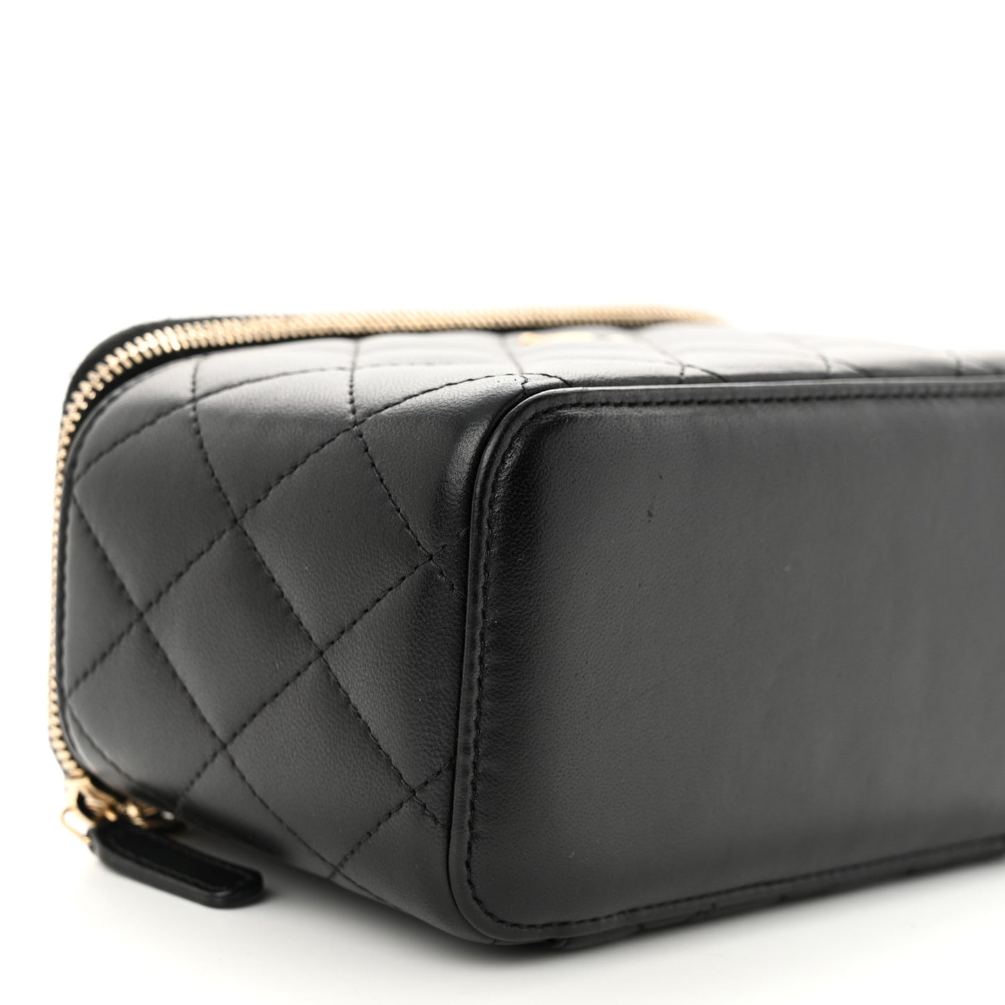 Lambskin Quilted Pearl Crush Small Vanity Case With Chain Black