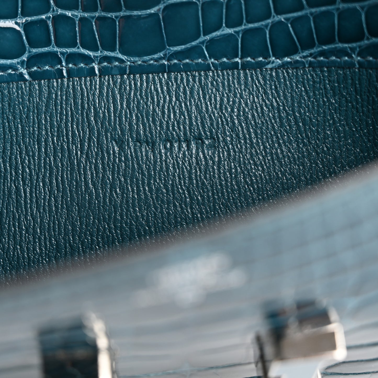 Shiny Alligator Enamel Constance Wallet Colvert