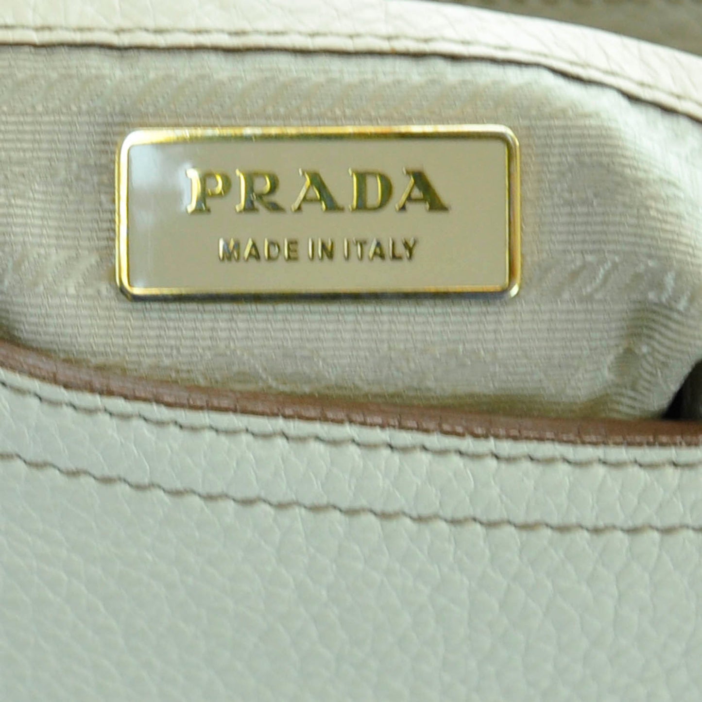Vitello Daino Shoulder Bag Cera