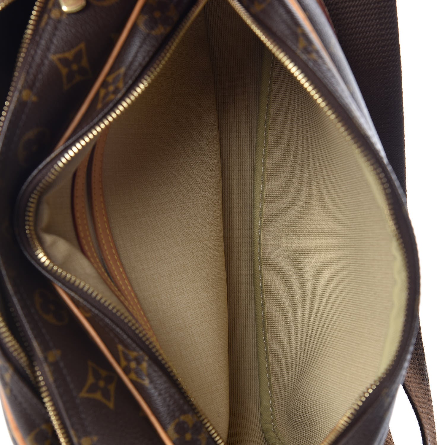 Louis Vuitton Monogram Reporter PM 6 of 9