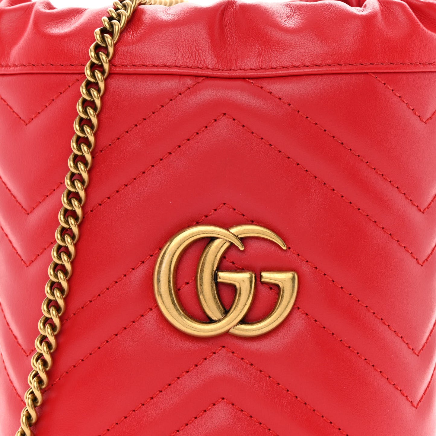 Calfskin Matelasse Mini GG Marmont 2.0 Bucket Bag Hibiscus Red