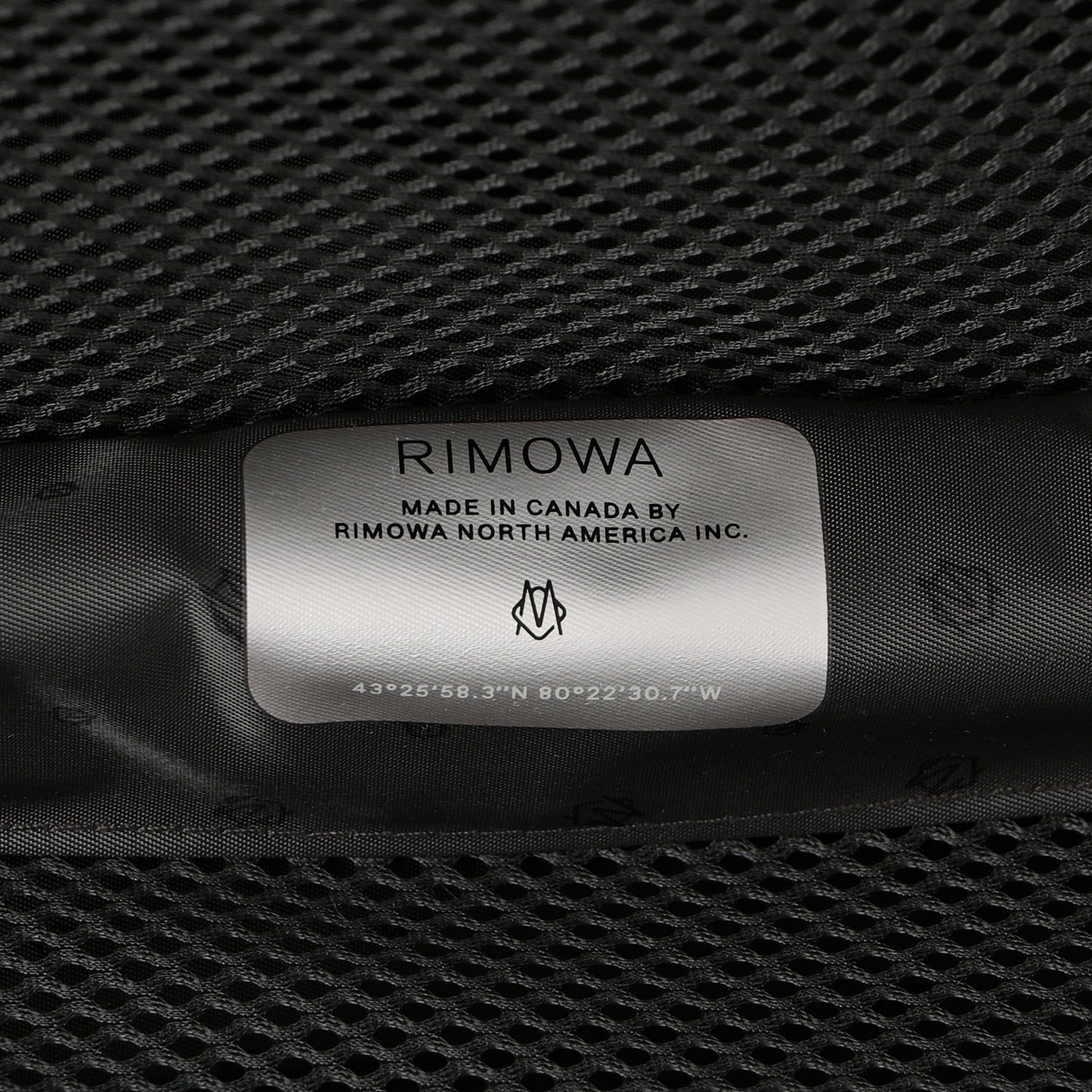Gloss Polycarbonate Essential Lite Cabin U Black