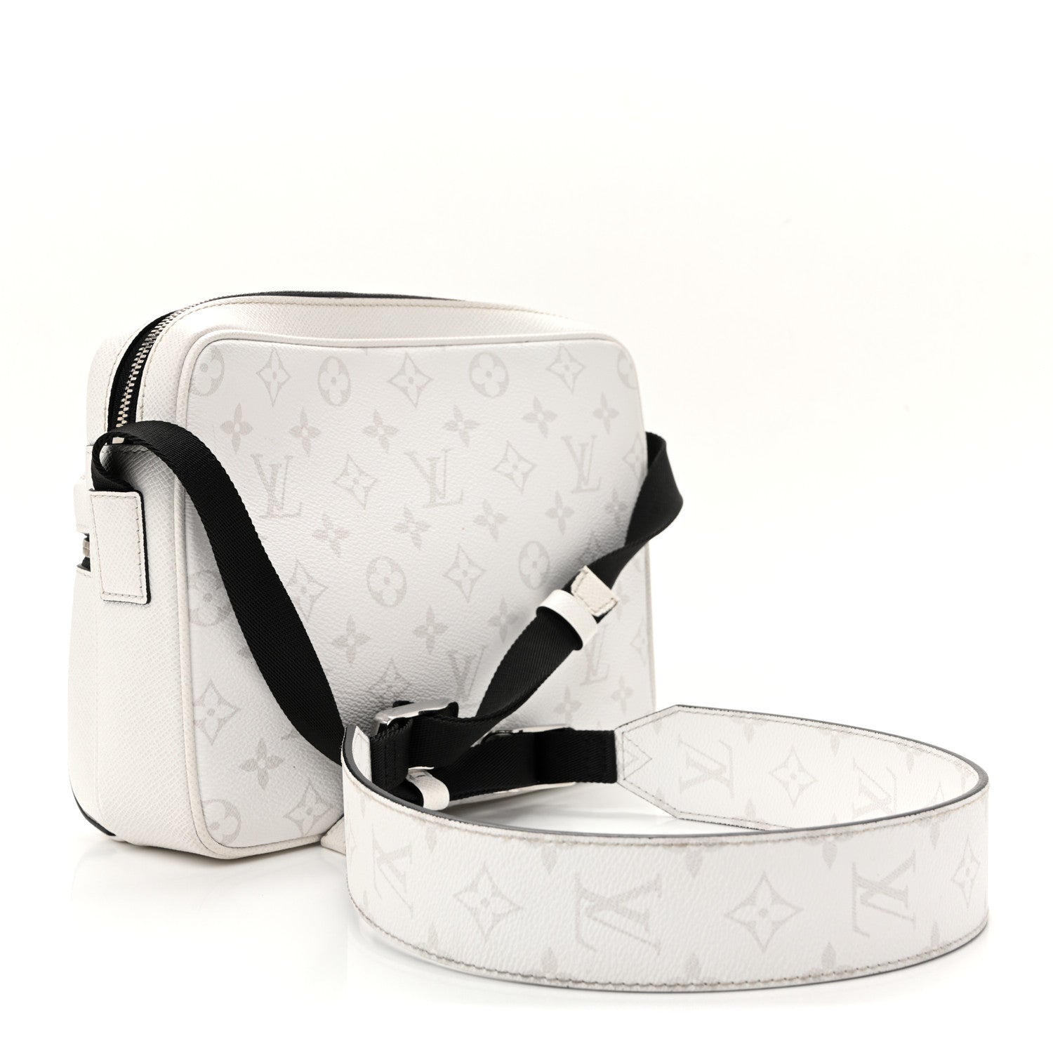 Louis Vuitton Taigarama Outdoor Messenger Antartica 3 of 9