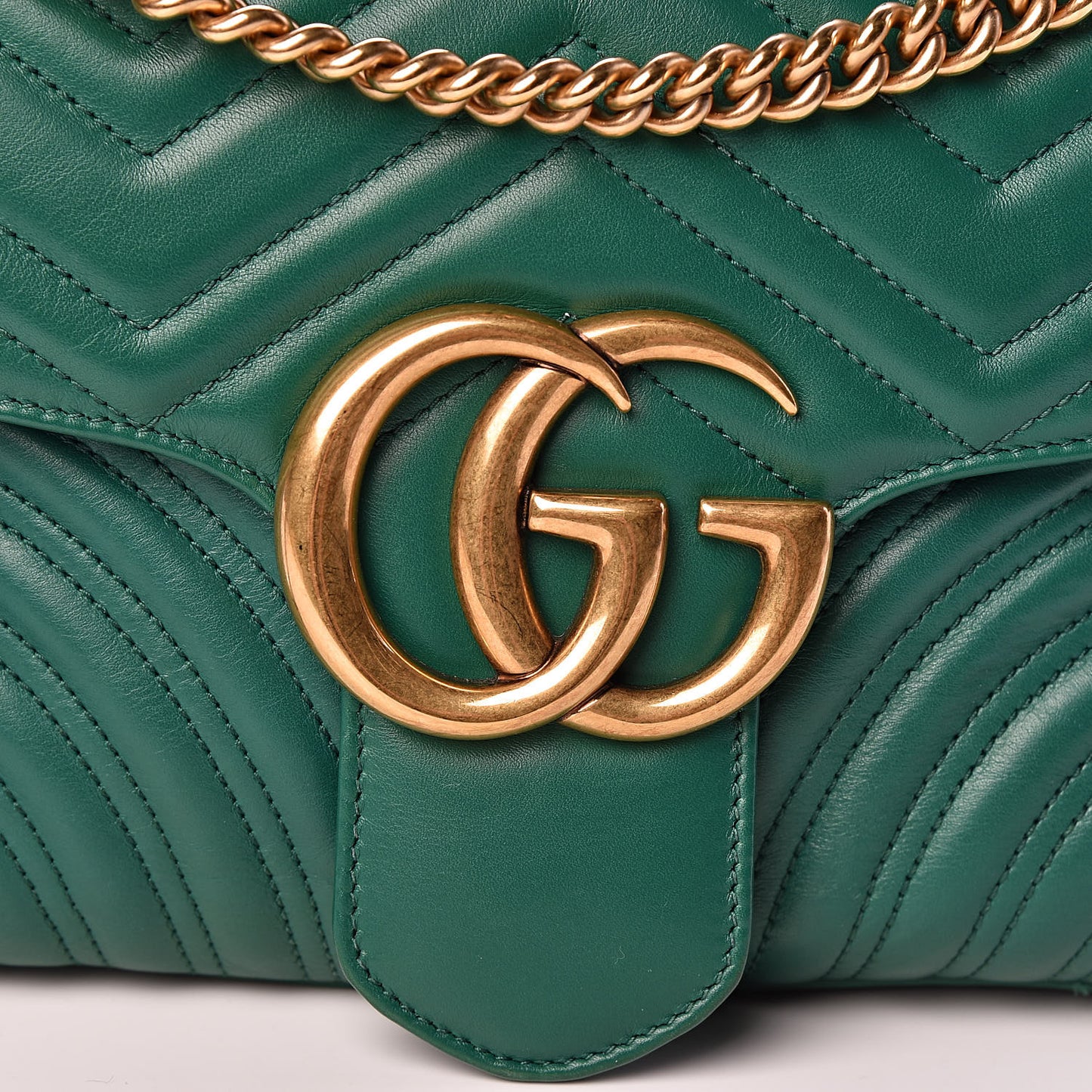 Calfskin Matelasse Medium GG Marmont Shoulder Bag Emerald Green