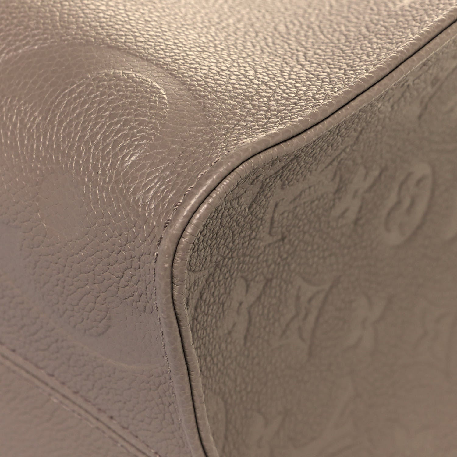 Louis Vuitton Empreinte Monogram Giant Onthego MM Tourterelle 11 of 12