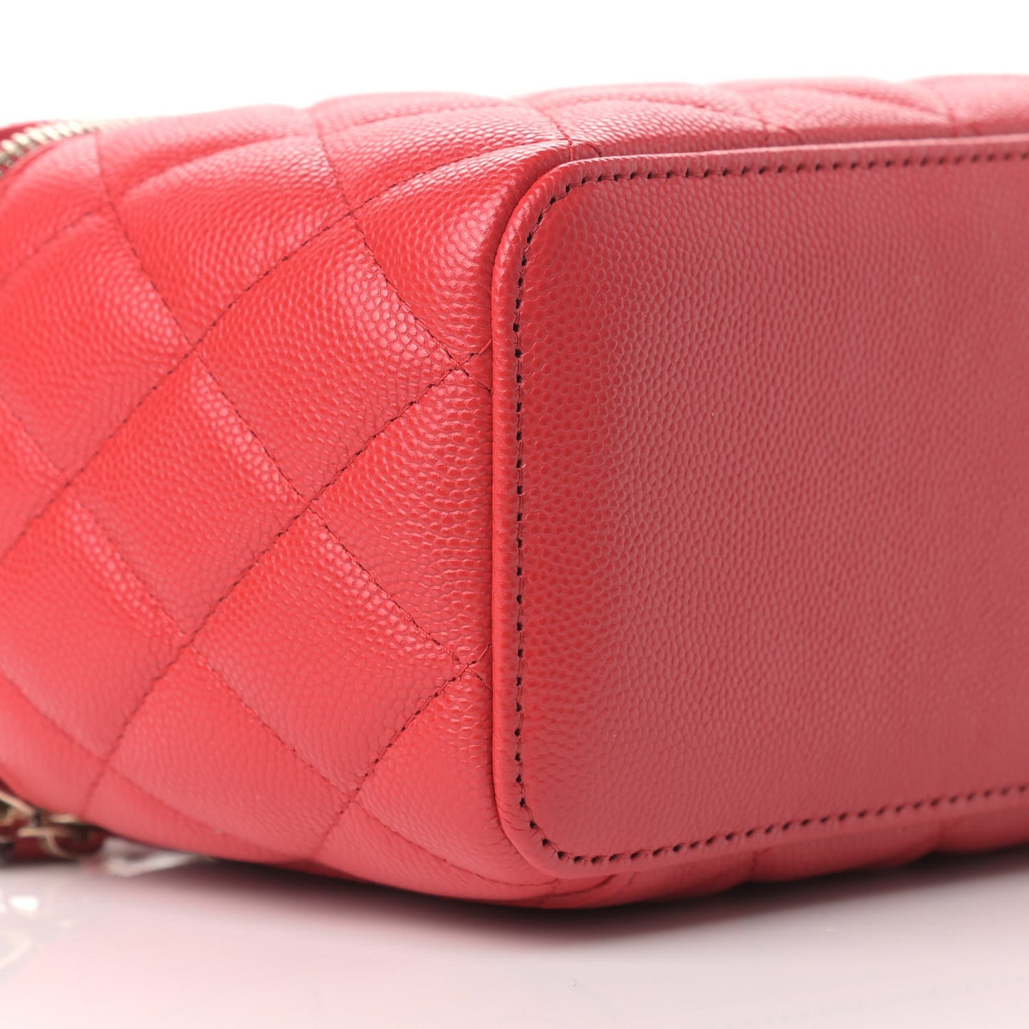Caviar Quilted Small Vanity Case With Chain Red