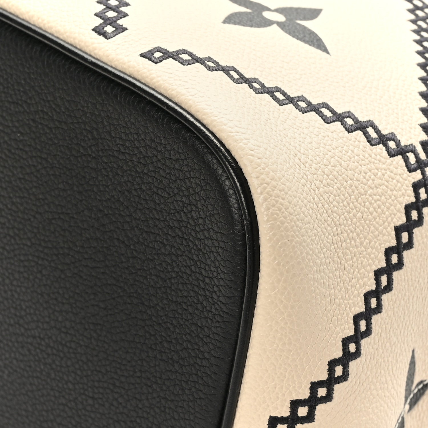 Louis Vuitton Empreinte Monogram Giant Broderies Neonoe MM Cream Black 10 of 12