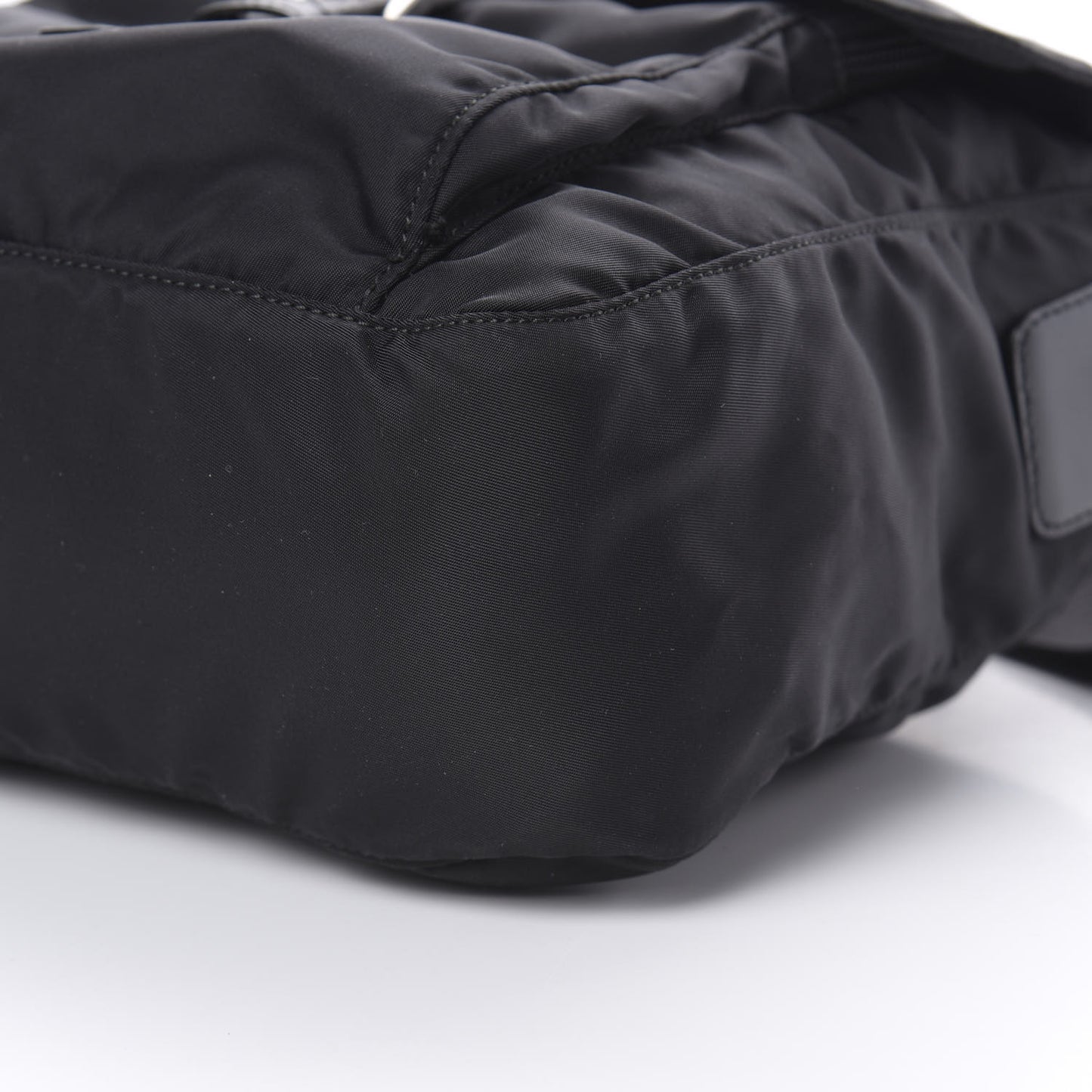 Nylon Vela Messenger Black