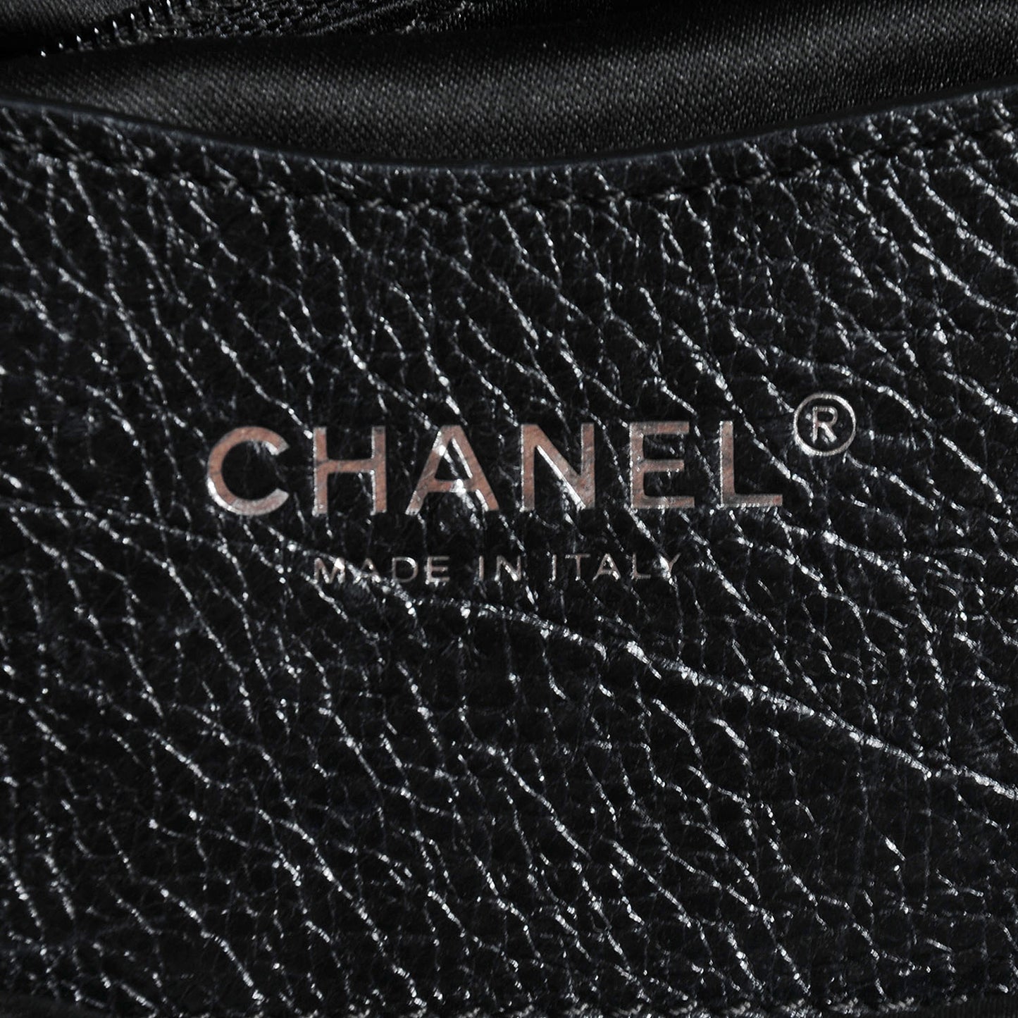 Glazed Calfskin On The Road XL Flap Black