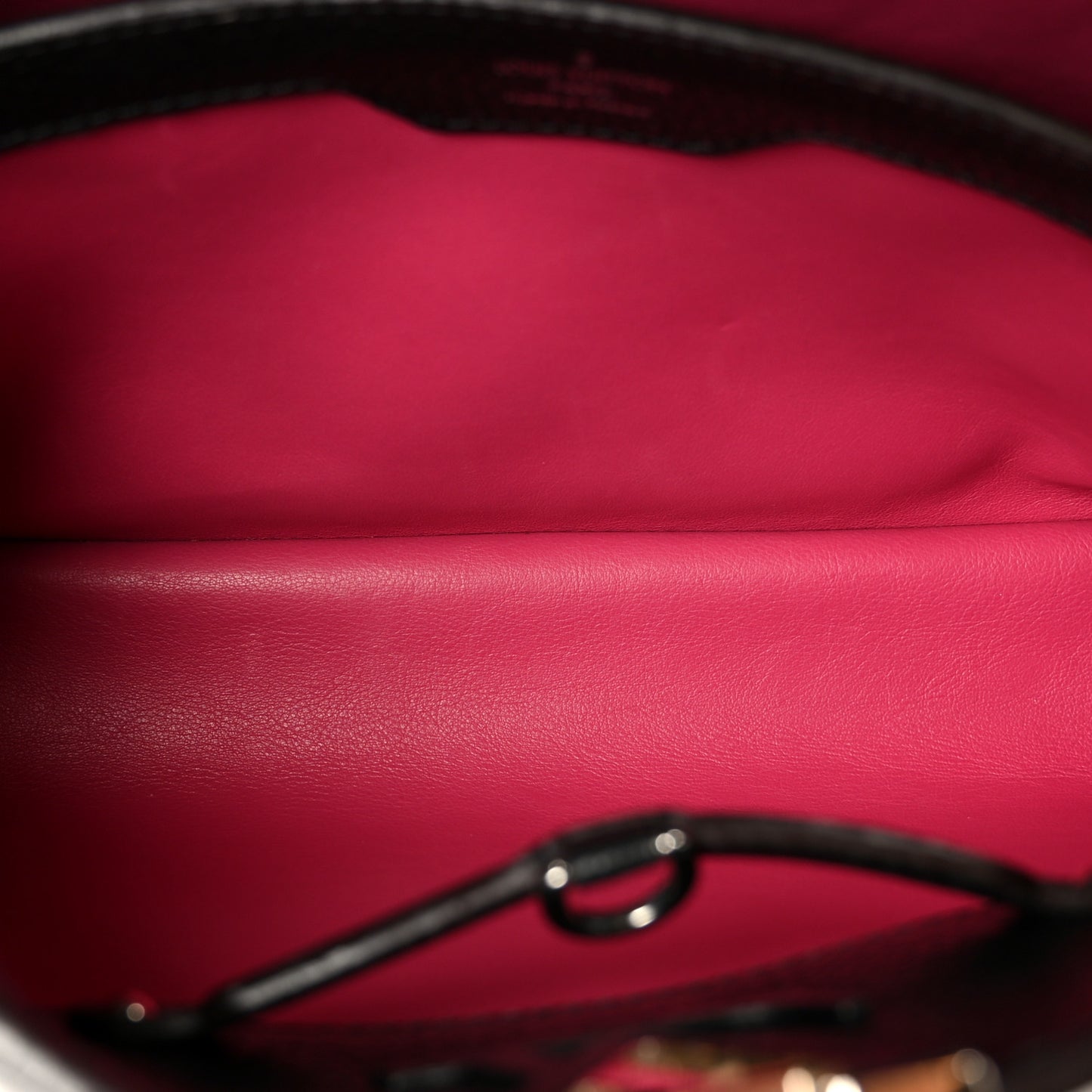 Taurillon Capucines MM Black Fuchsia