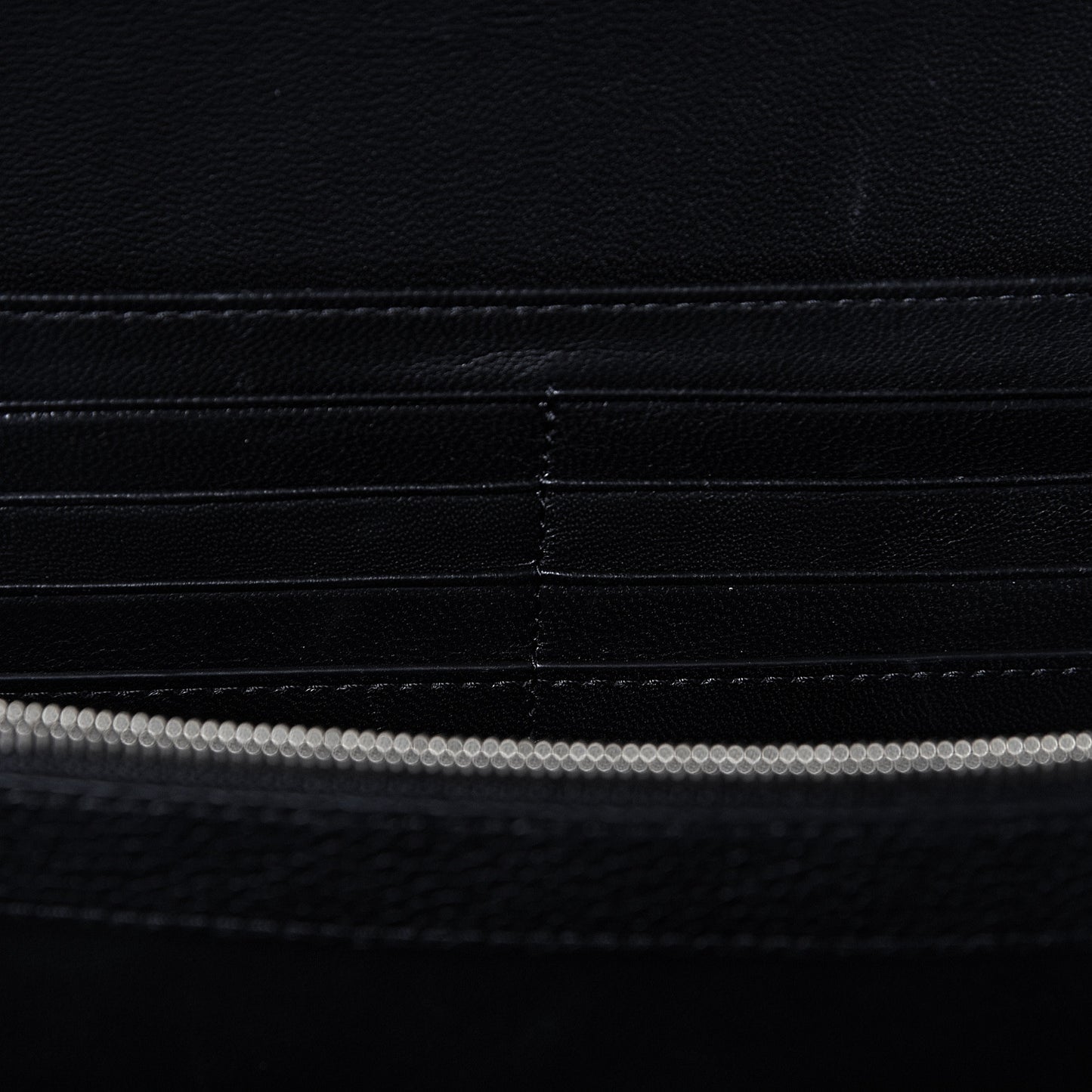 Small Classic Grain Calfskin Large Darley Black