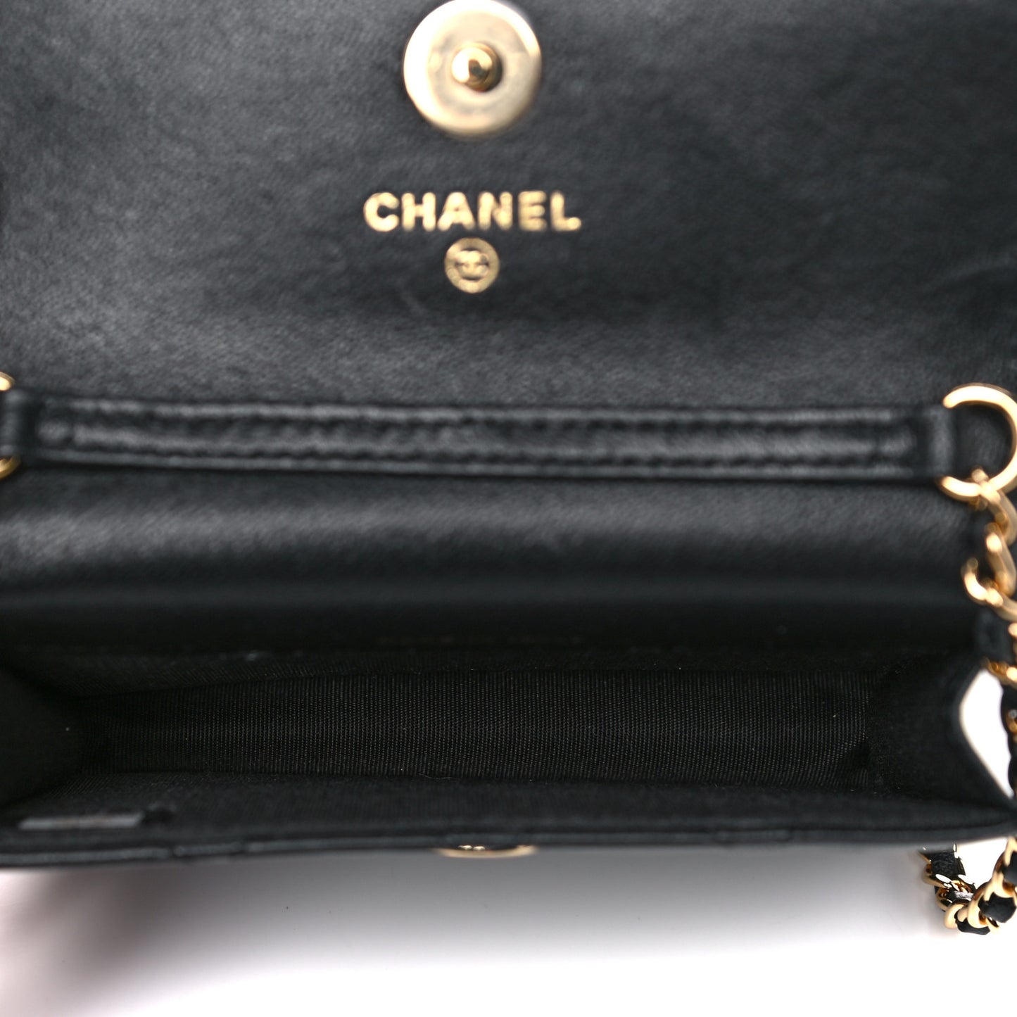 Lambskin Quilted Zirconium Clutch With Chain Black