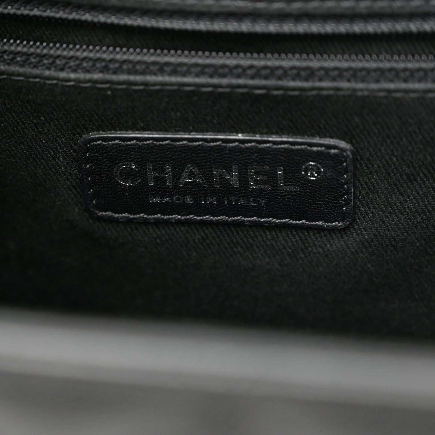 Caviar Quilted Medium CC Bucket Bag Black