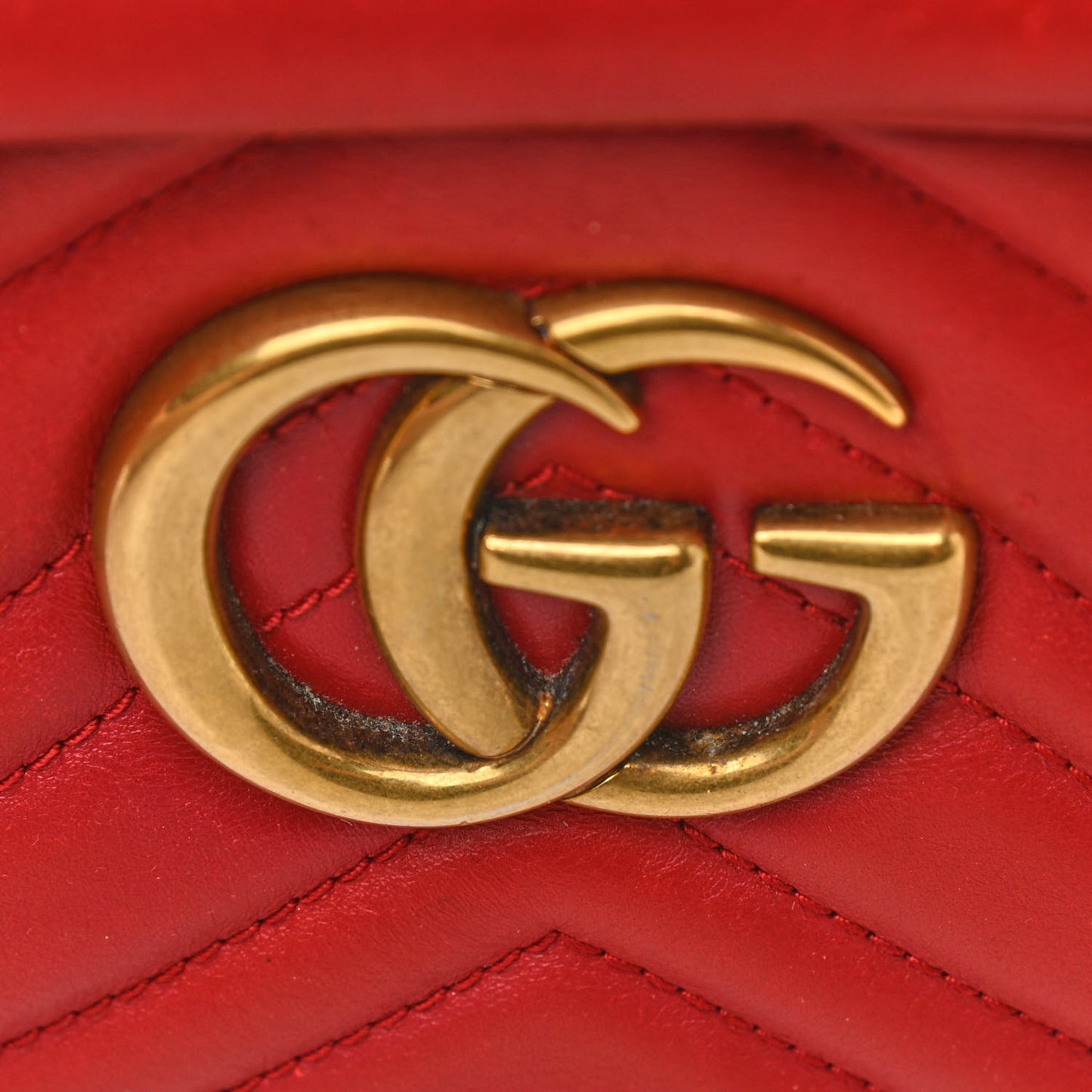 Calfskin Matelasse Small GG Marmont Chain Shoulder Bag Hibiscus Red