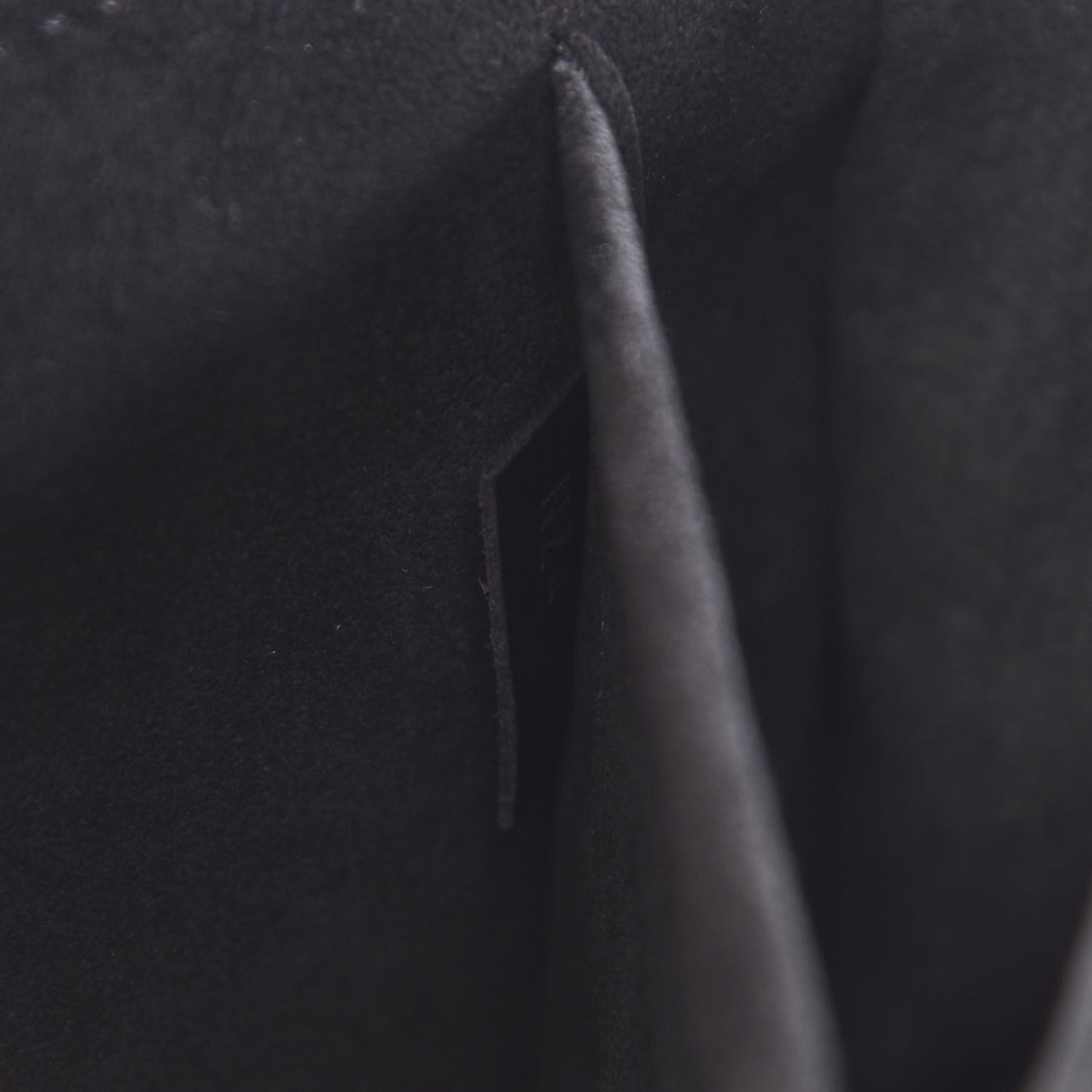 Calfskin New Wave Chain MM Black