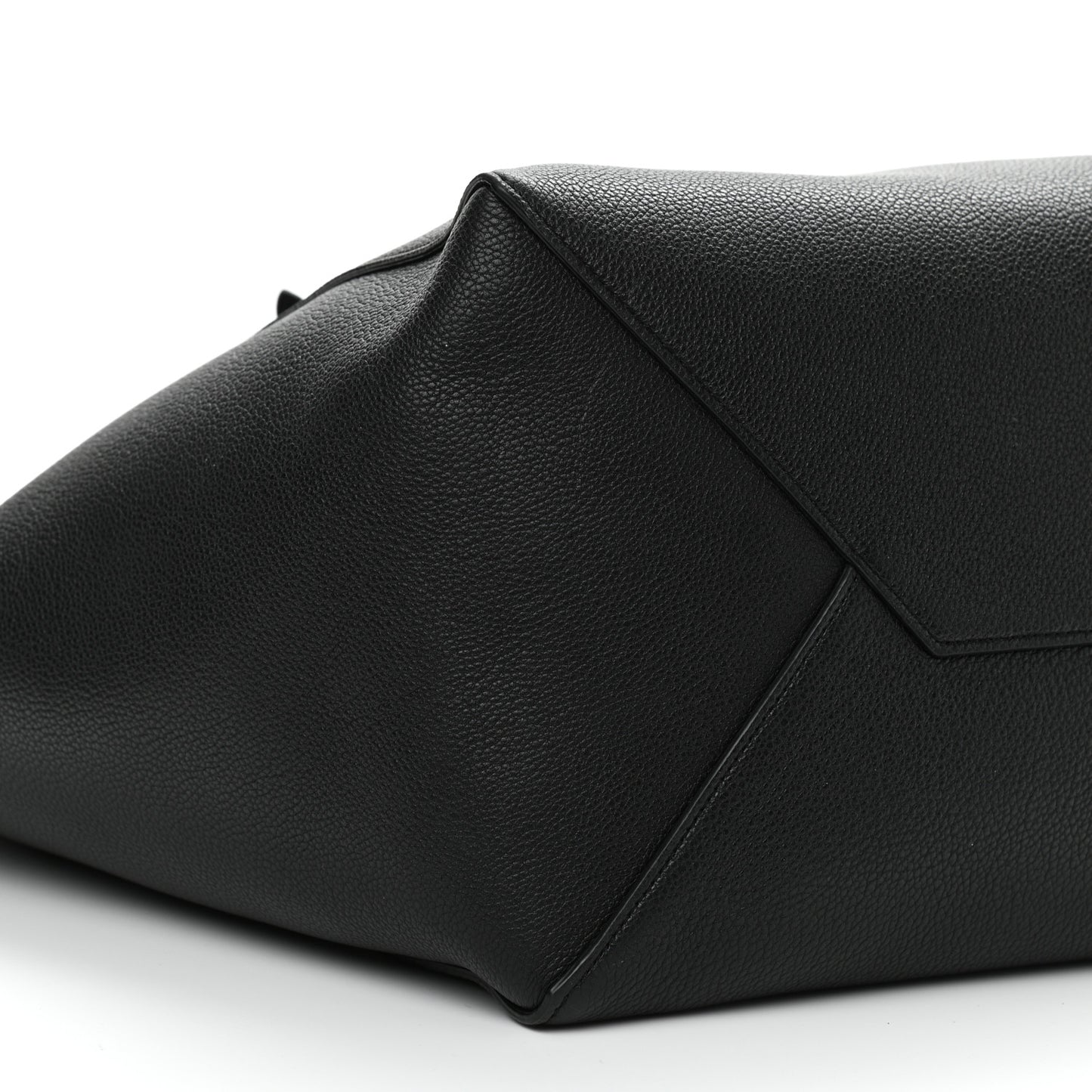 Soft Grained Calfskin Medium Belt Cabas Phantom Black