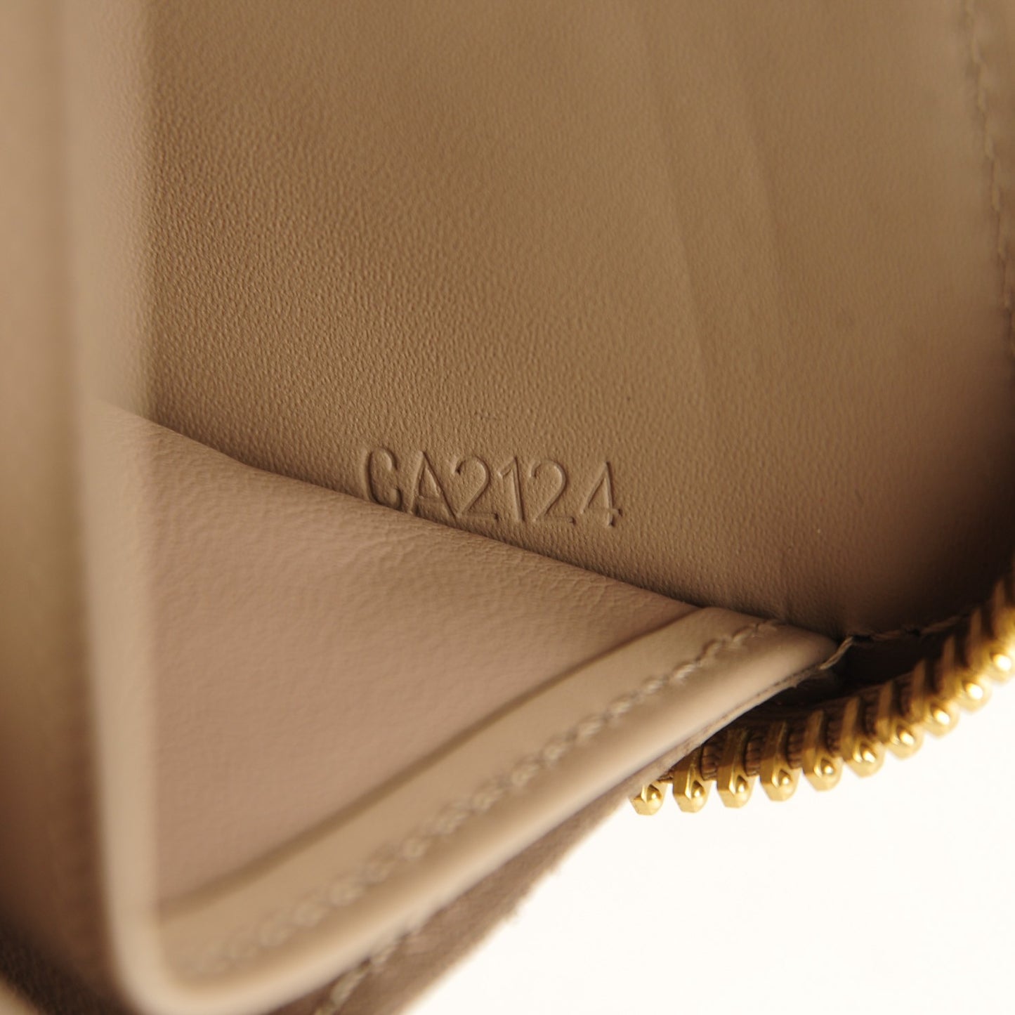 Vernis Zippy Wallet Galet