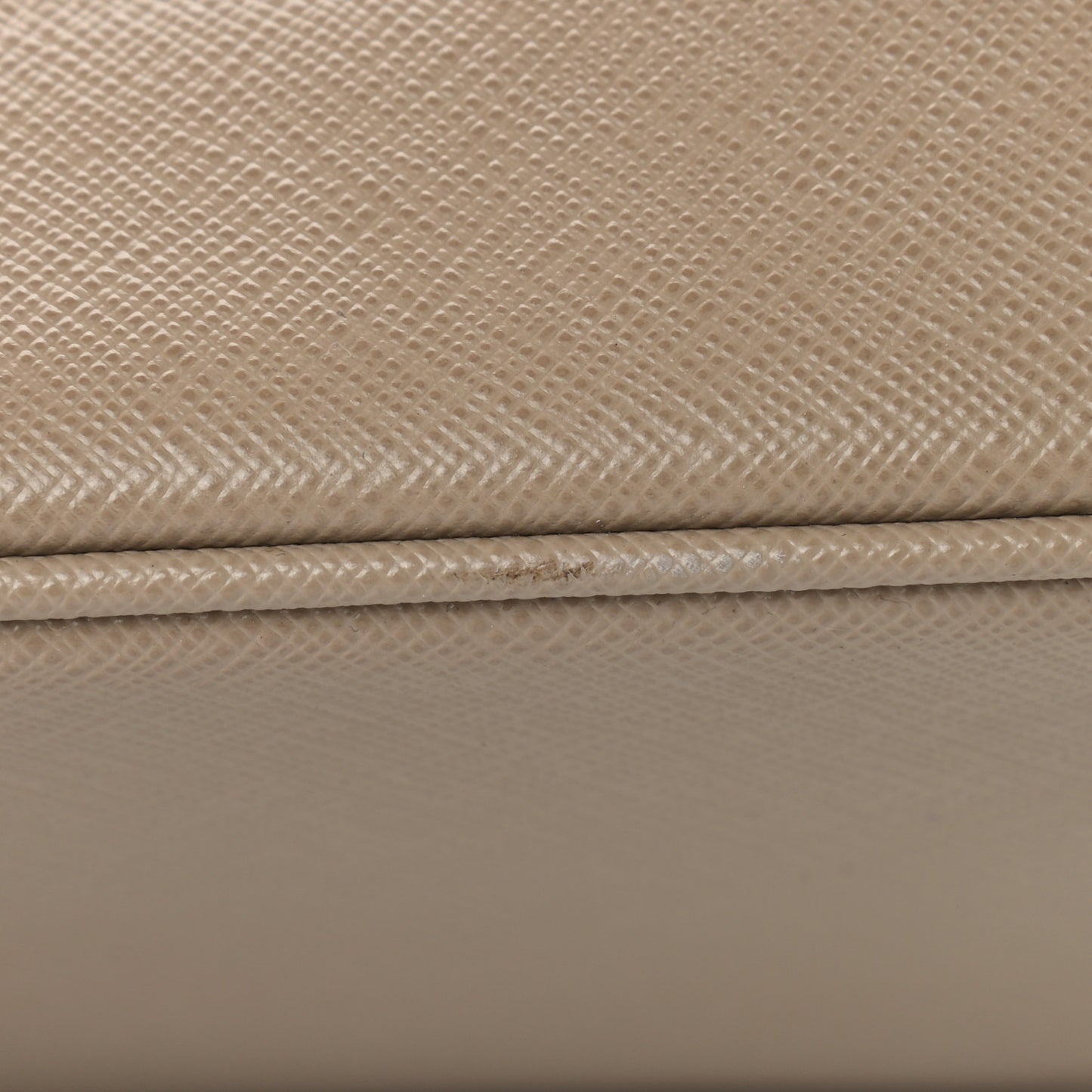 Saffiano Lux Bi-Color Tote Talco Visone