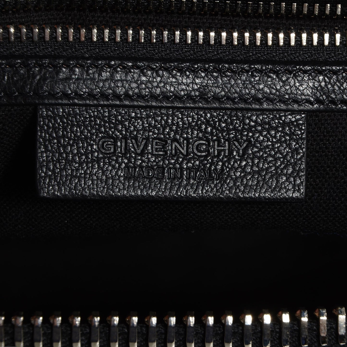 Sugar Goatskin Medium Antigona Black