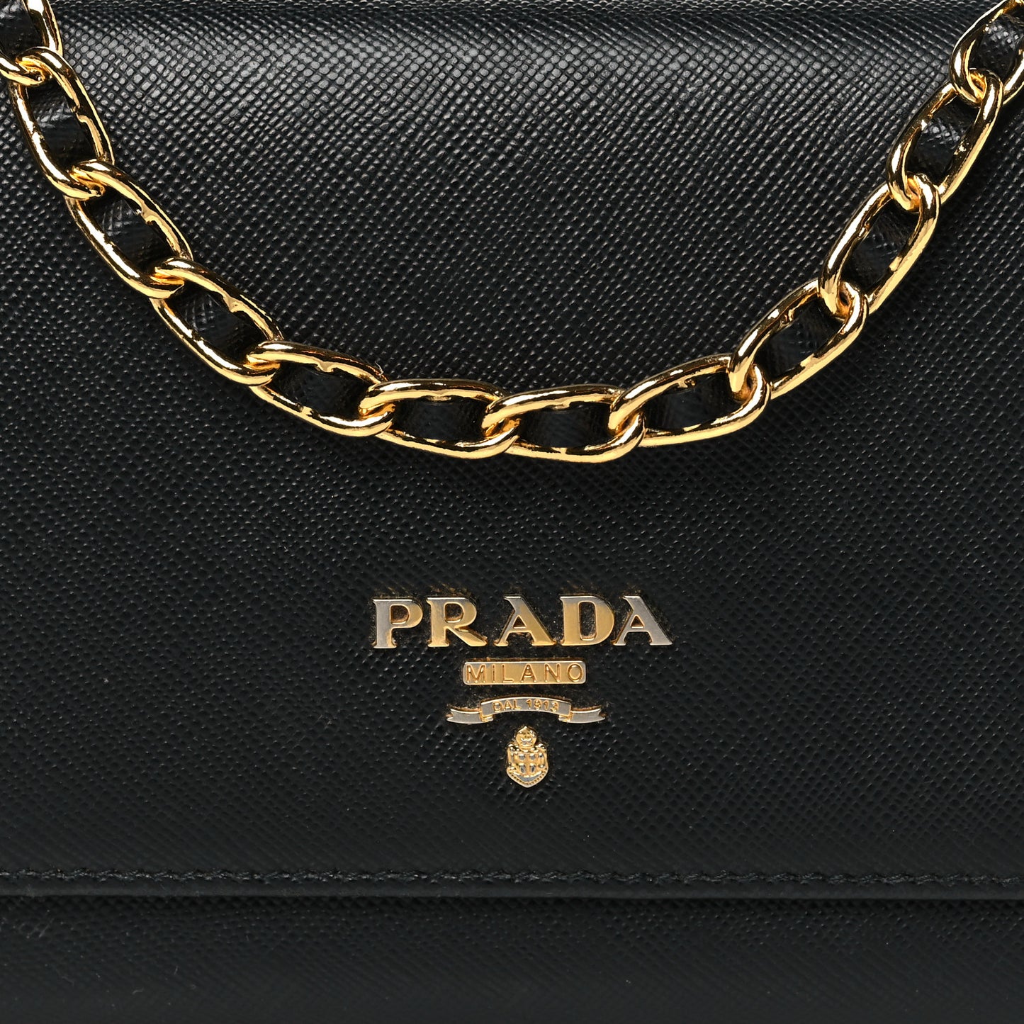 Saffiano Metal Oro Chain Wallet Black