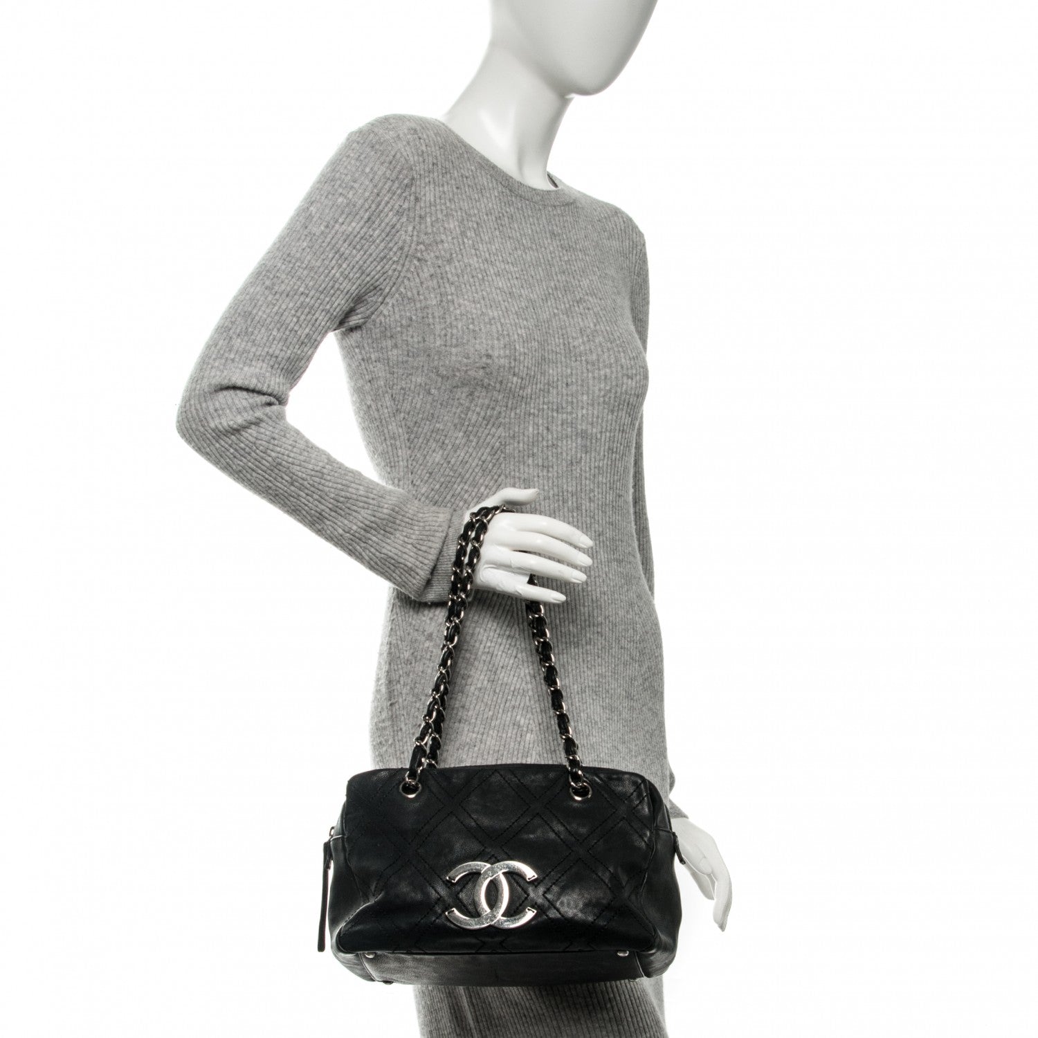 Chanel Calfskin Small Diamond Stitch Tote Black 2 of 7