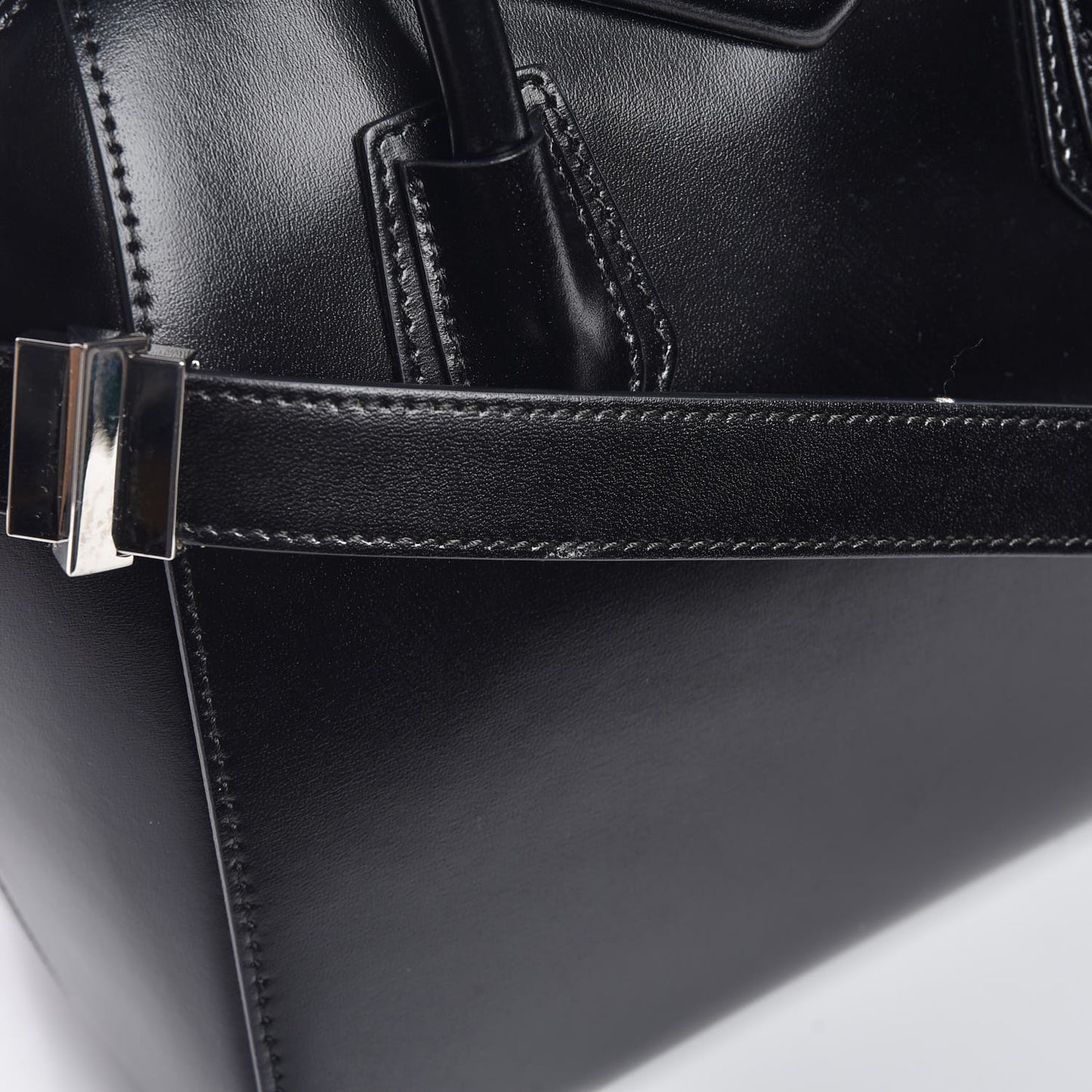 Shiny Lord Calfskin Small Antigona Black