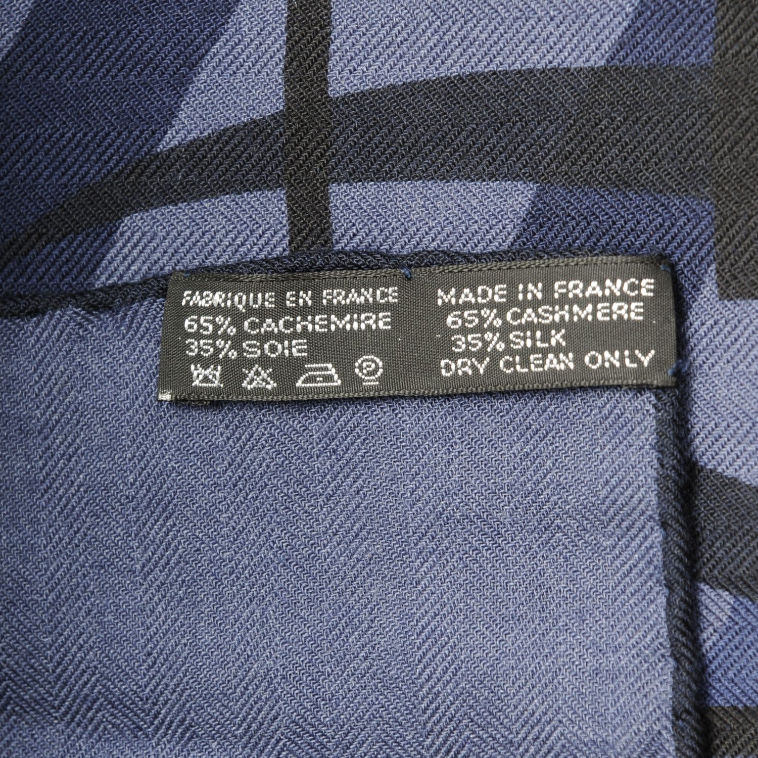 Hermes Cashmere Silk Imprimeur Fou Quadricube Shawl 140 Marine Anthracite Bleu Moyen 5 of 5